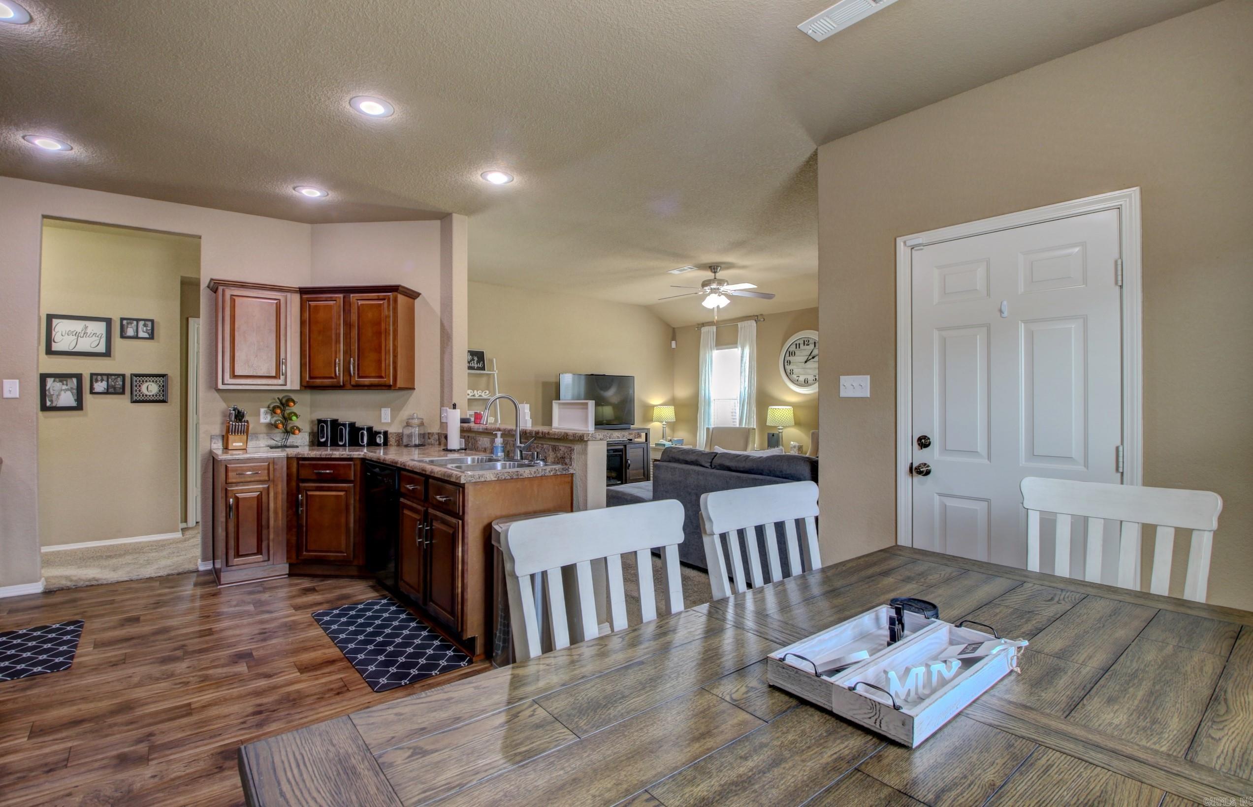 BENJAMIN GROVE - Residential