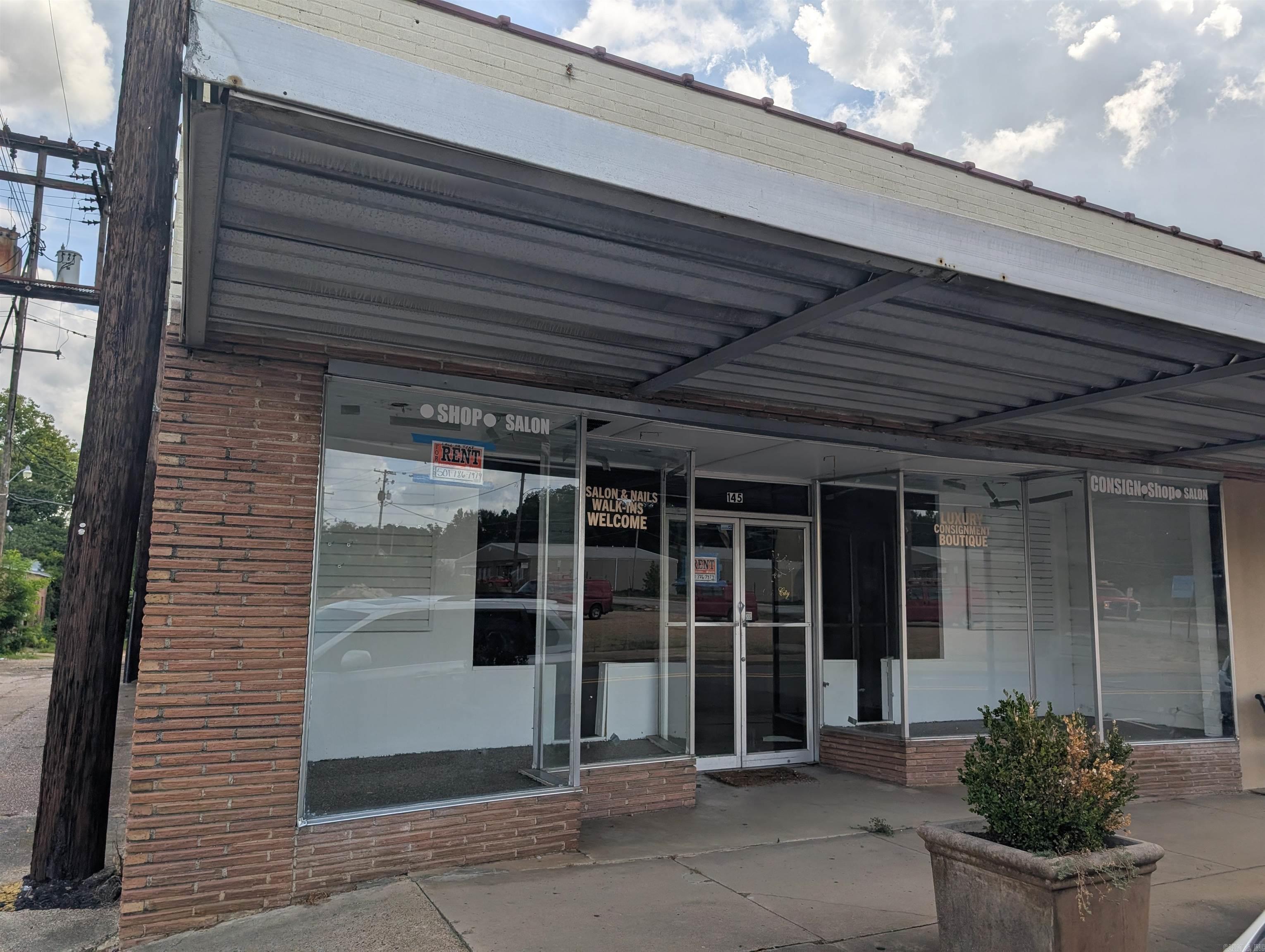 This historic retail business is new to the market, waiting for a new business venture. Recent improvements include new flooring & subflooring, new water heater, new bathroom, & a new roof coating in the spring of 2025. Donāt miss out on this ideally-located property in the heart of downtown Camden.