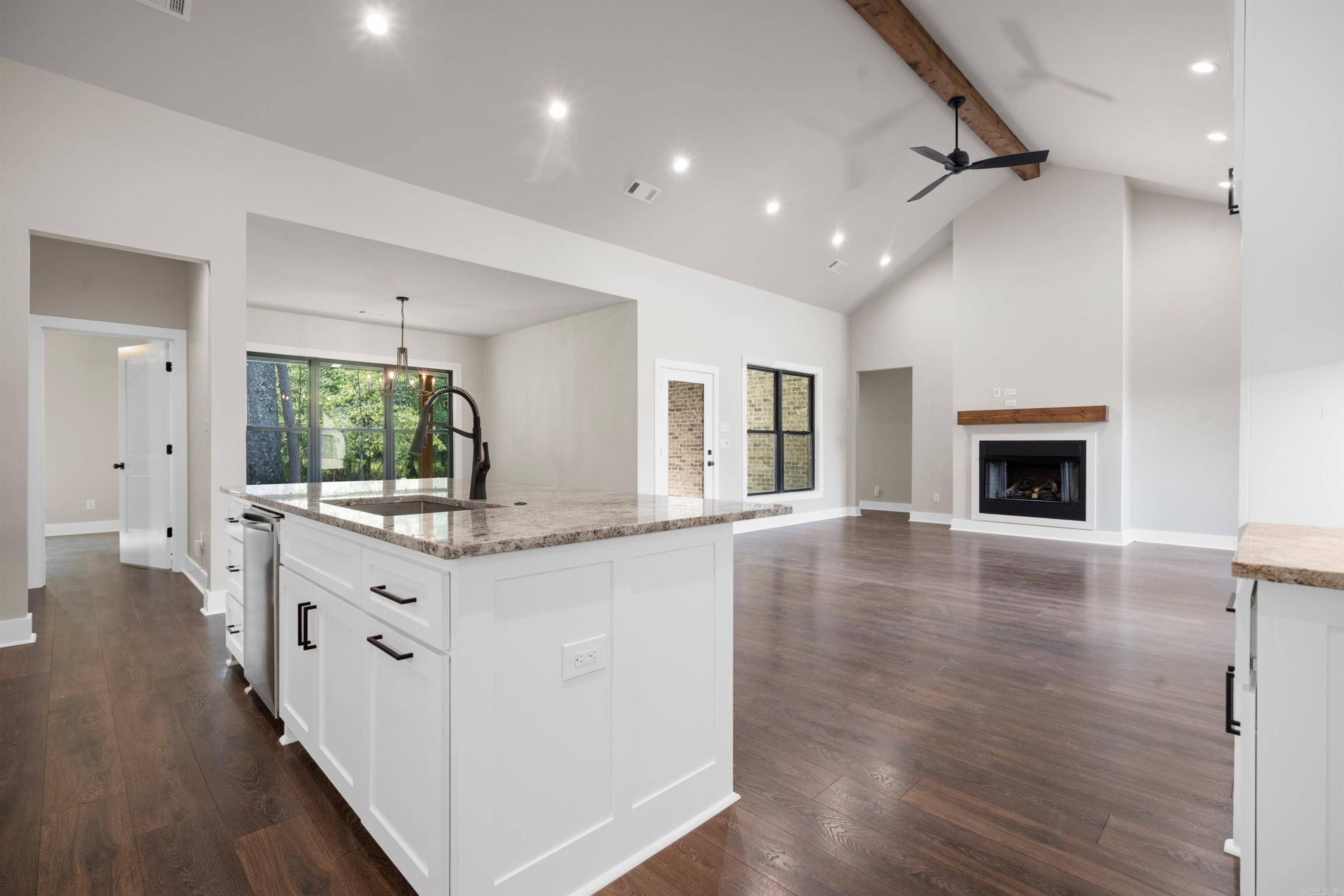 THE WOODS OF HURRICANE LAKE ESTA - Residential