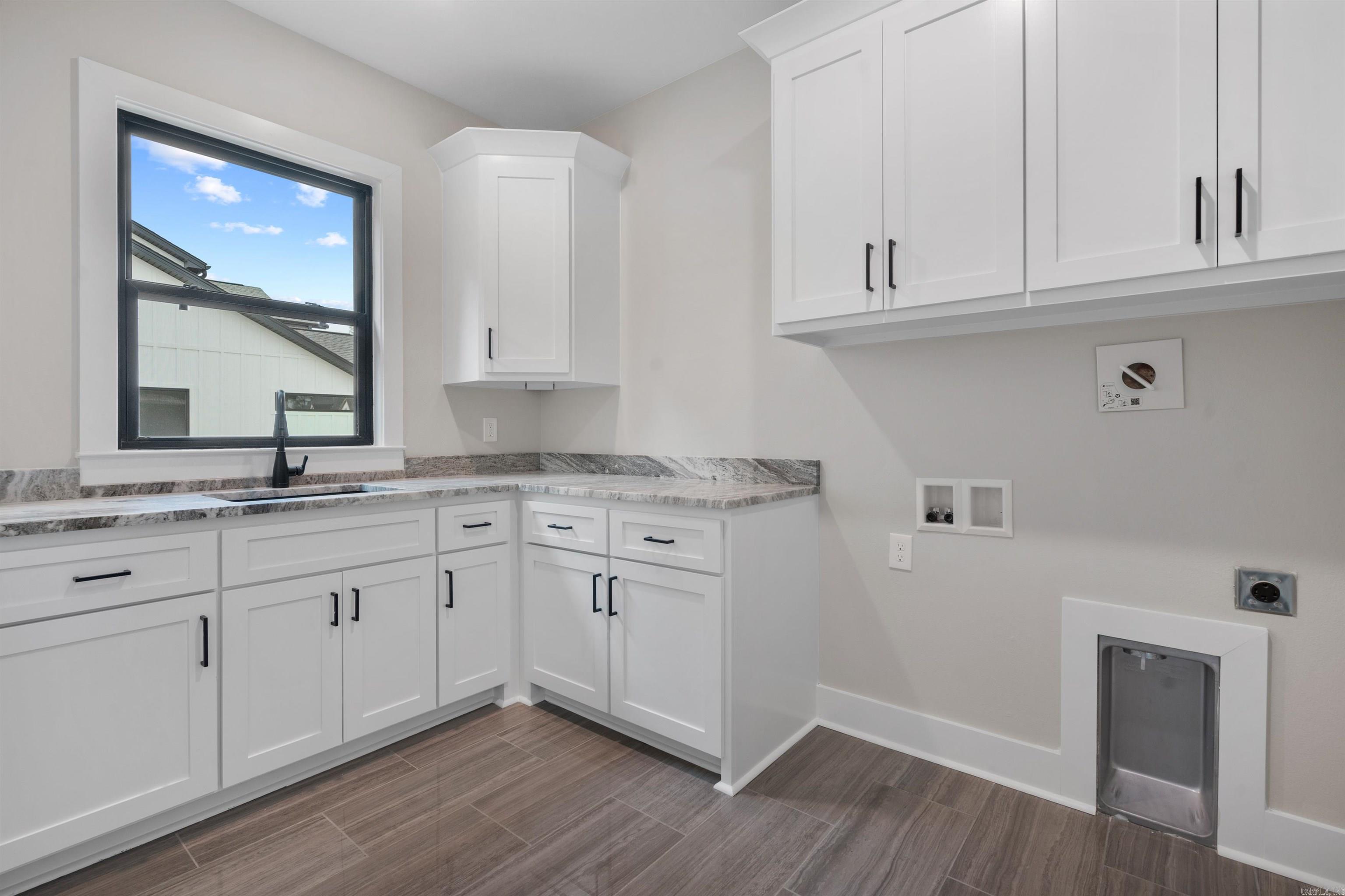 THE WOODS OF HURRICANE LAKE ESTA - Residential