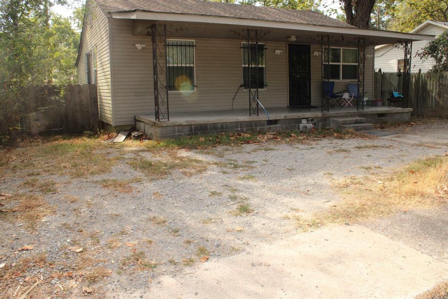 Cute 2 bed 1 bath home in the heart of Jacksonville. New architectural shingles within the last year, kitchen has all been updated with stainless appliances, new tile,  etc. call today for your showing.