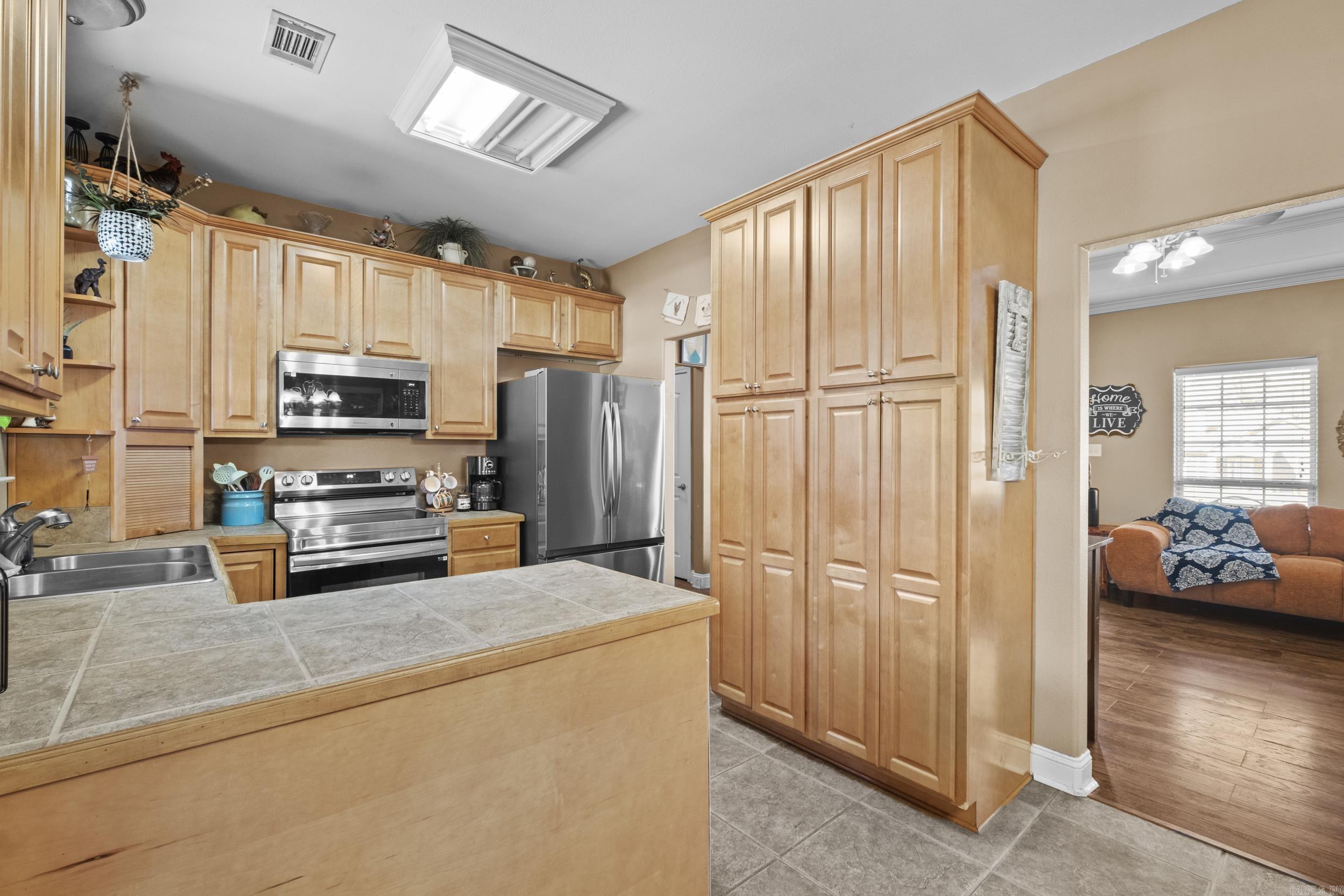 OAK SHADOWS - Residential