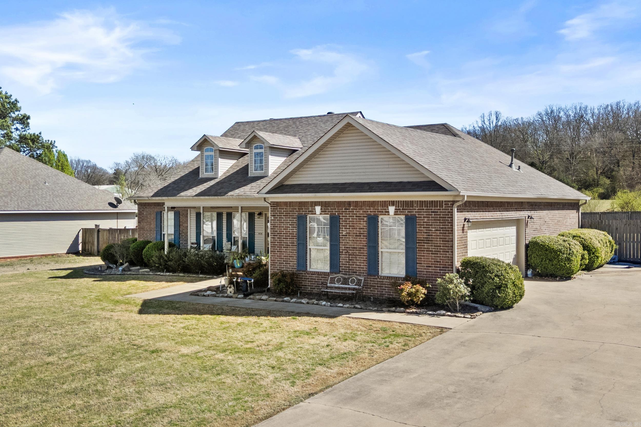 OAK SHADOWS - Residential