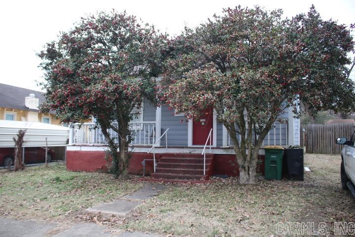 No Disclosure, to be sold as is. Older home with lots of potential in established neighborhood. Near Med Center and VA Hospital. Agents see confidential remarks and docs online for more information and offer submission.