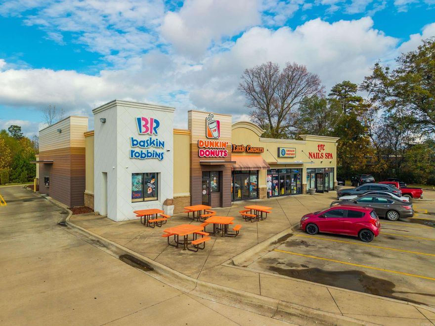 100 % LEASED RETAIL CENTER IN ARKADELPHIA, AR. CLOSE TO BOTH ARKADELPHIA COLLEGES, QUACHITA BAPTIST COLLEGE & HENDERSON STATE UNIVERSITY--DRIVE THROUGH DUNKIN DONUTS & BASKIN ROBBINS ON PINE STREET WITH MORE THAN 16,000 CARS A DAY.  ONE OF THE NEWEST RETAIL CENTERS IN THE AREA.