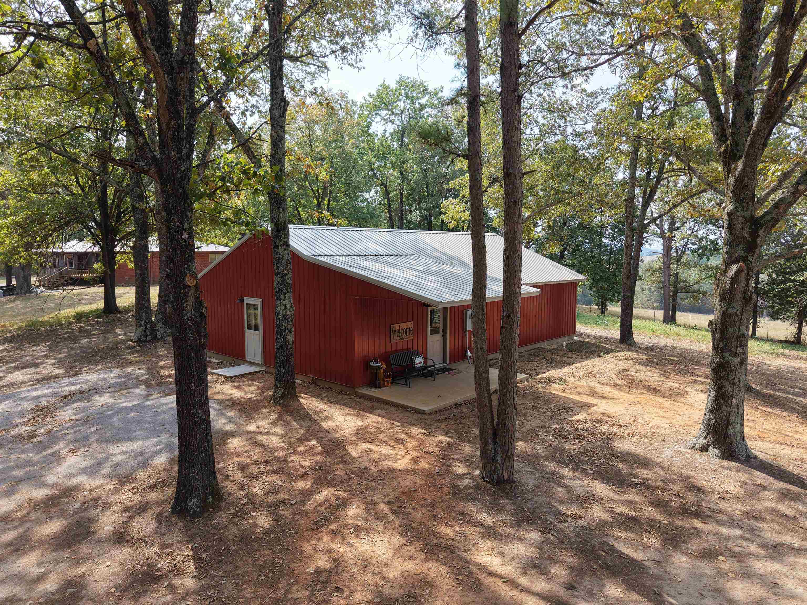 This new 3-bedroom, 2-bathroom barndominium offers the perfect blend of modern efficiency and rustic charm in a desirable location of Melbourne, Arkansas. Built with high-efficiency features, this home is designed for comfort, durability, and low maintenance. Situated on a 0.67-acre lot, the property provides just the right amount of space while still being easy to manage. From the back of the home, you’ll enjoy a beautiful view, creating a relaxing setting to start your mornings or unwind in the evenings. Inside, the home features an open and functional layout with a well-equipped kitchen. All kitchen appliances convey, making the move-in process even easier for the new owner. With its convenient location, energy-efficient design, and attractive price point, this property is a fantastic opportunity to own a modern home in the Ozarks. Listed for $209,900, this home won’t last long!