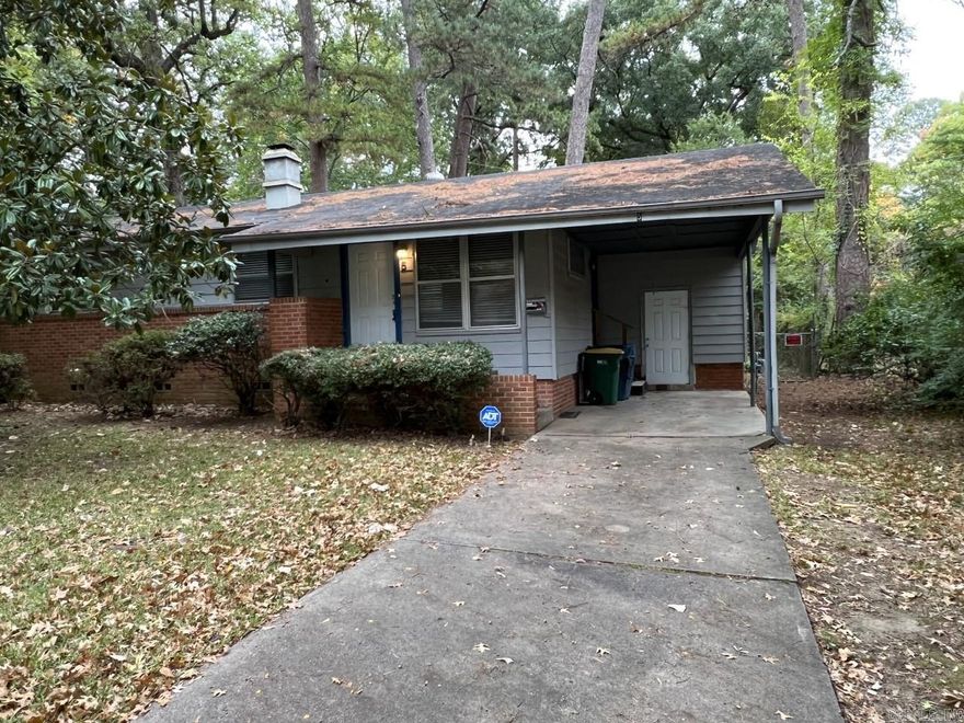 2 br 1 bath close to UALR.