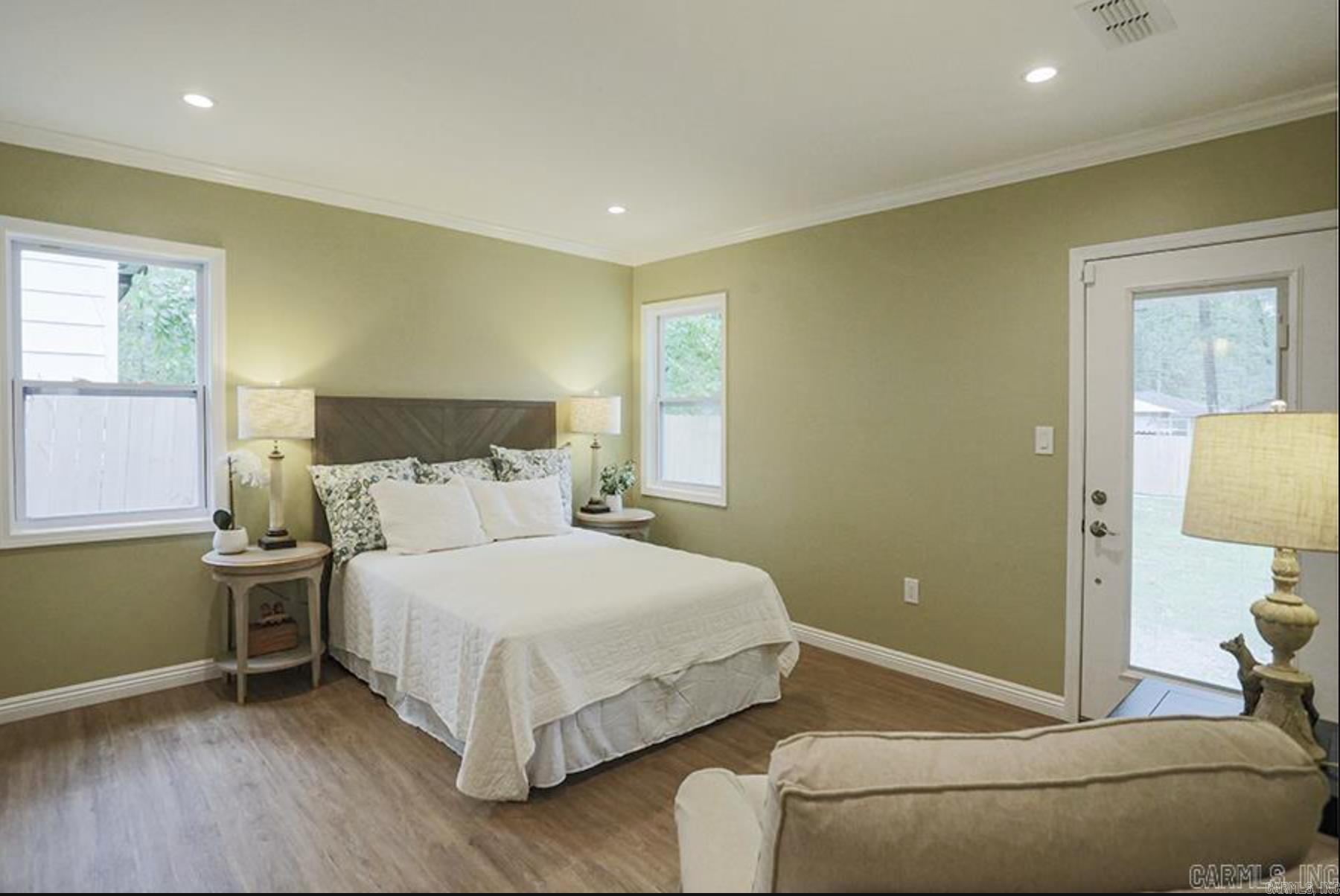 Burnelle Manor - Residential Lease