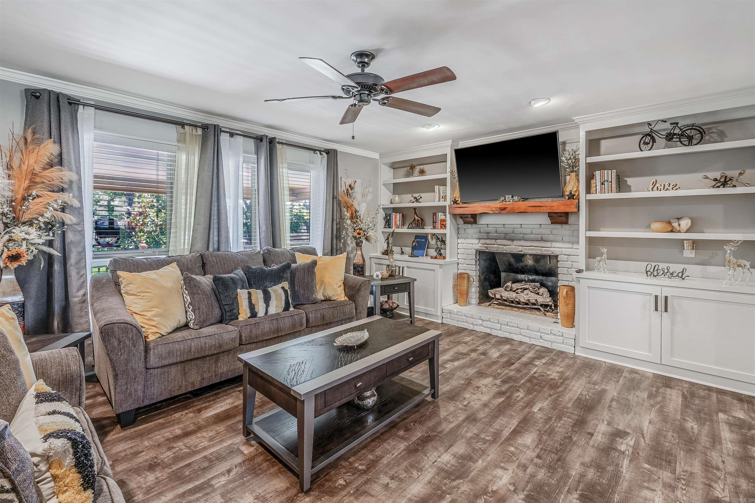 INDIAN HILLS - Residential