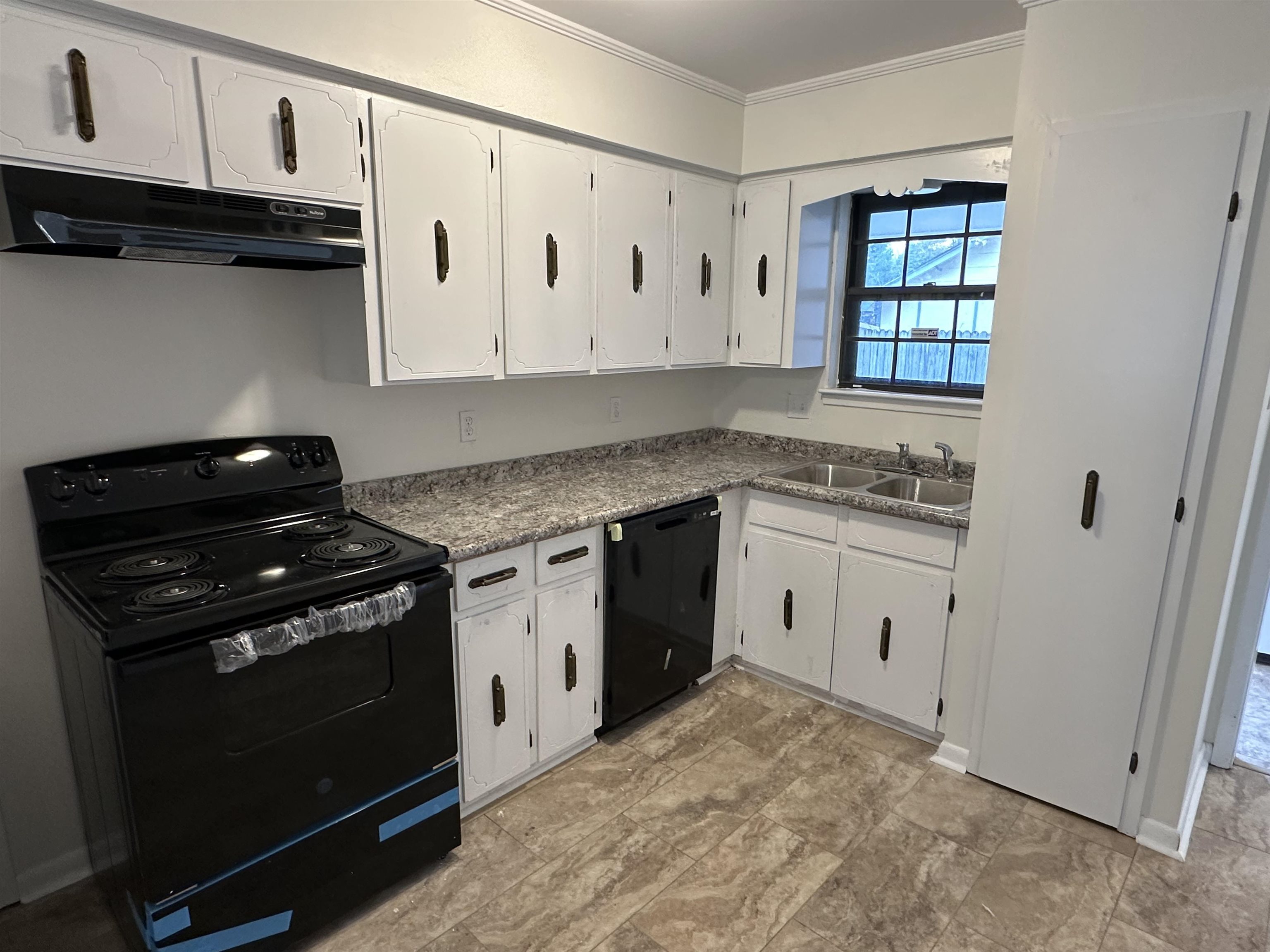 Kelli Manor - Residential Lease