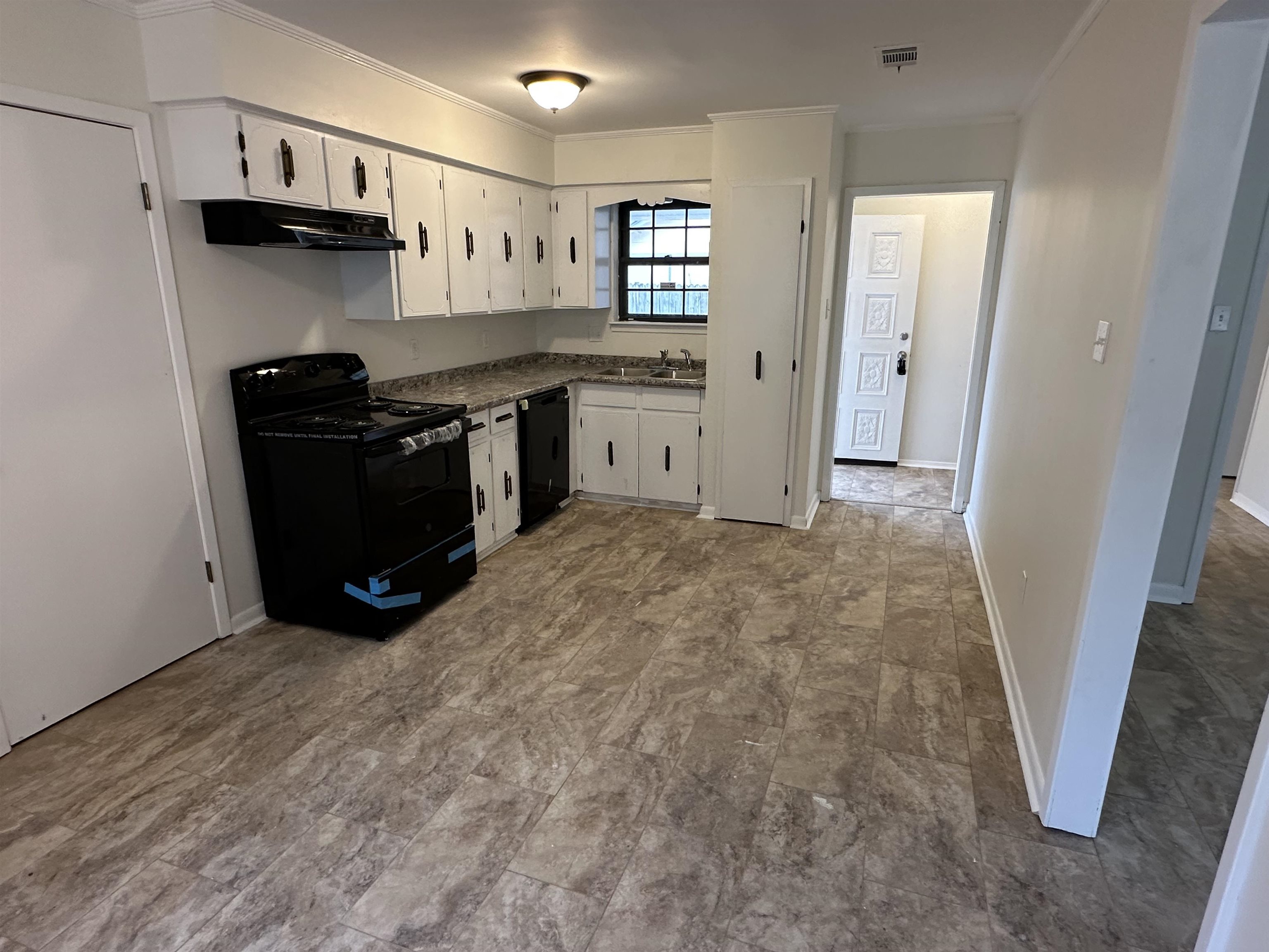 Kelli Manor - Residential Lease