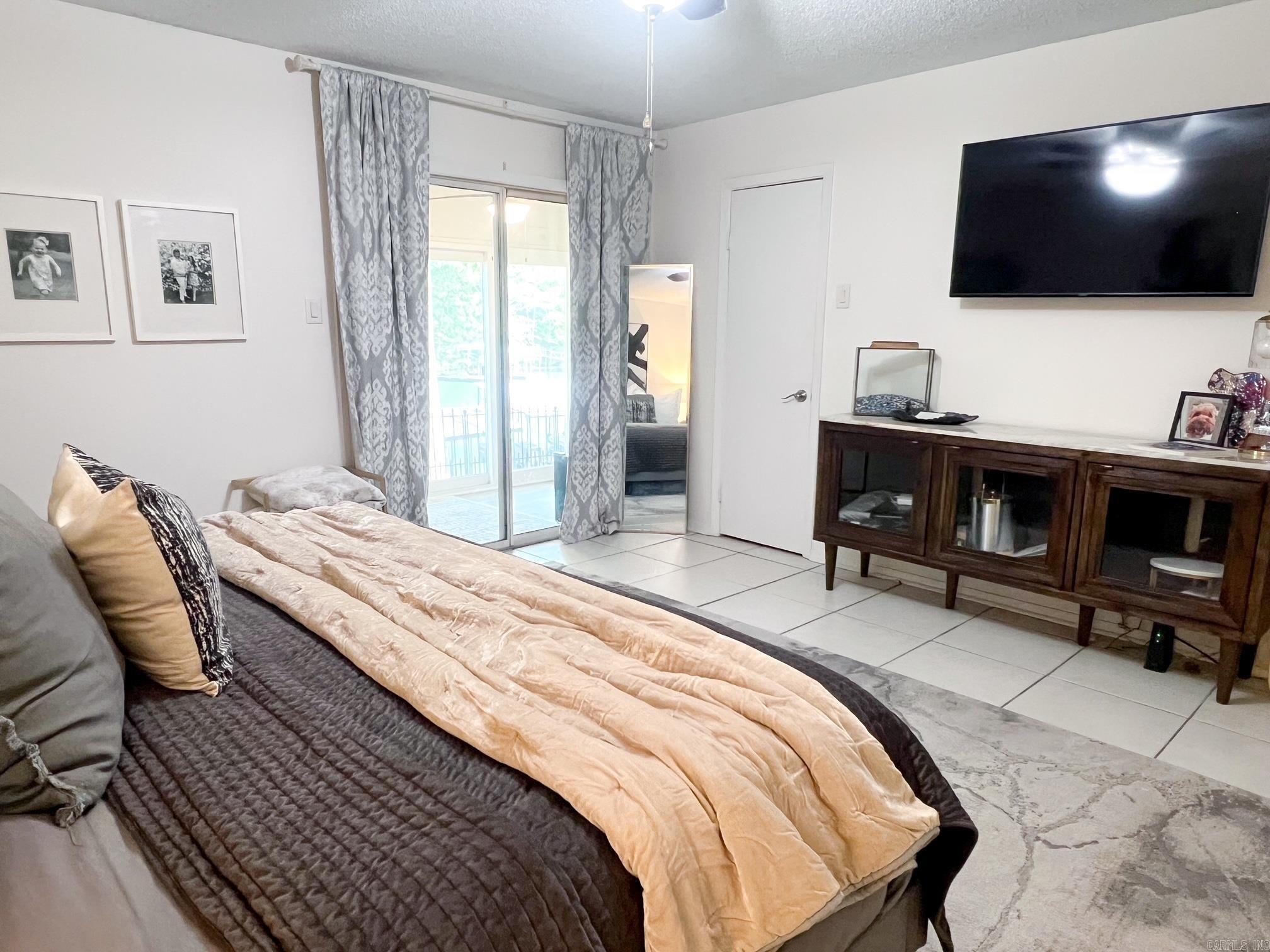 WESTPORT BAY TOWN HOUSE - Residential