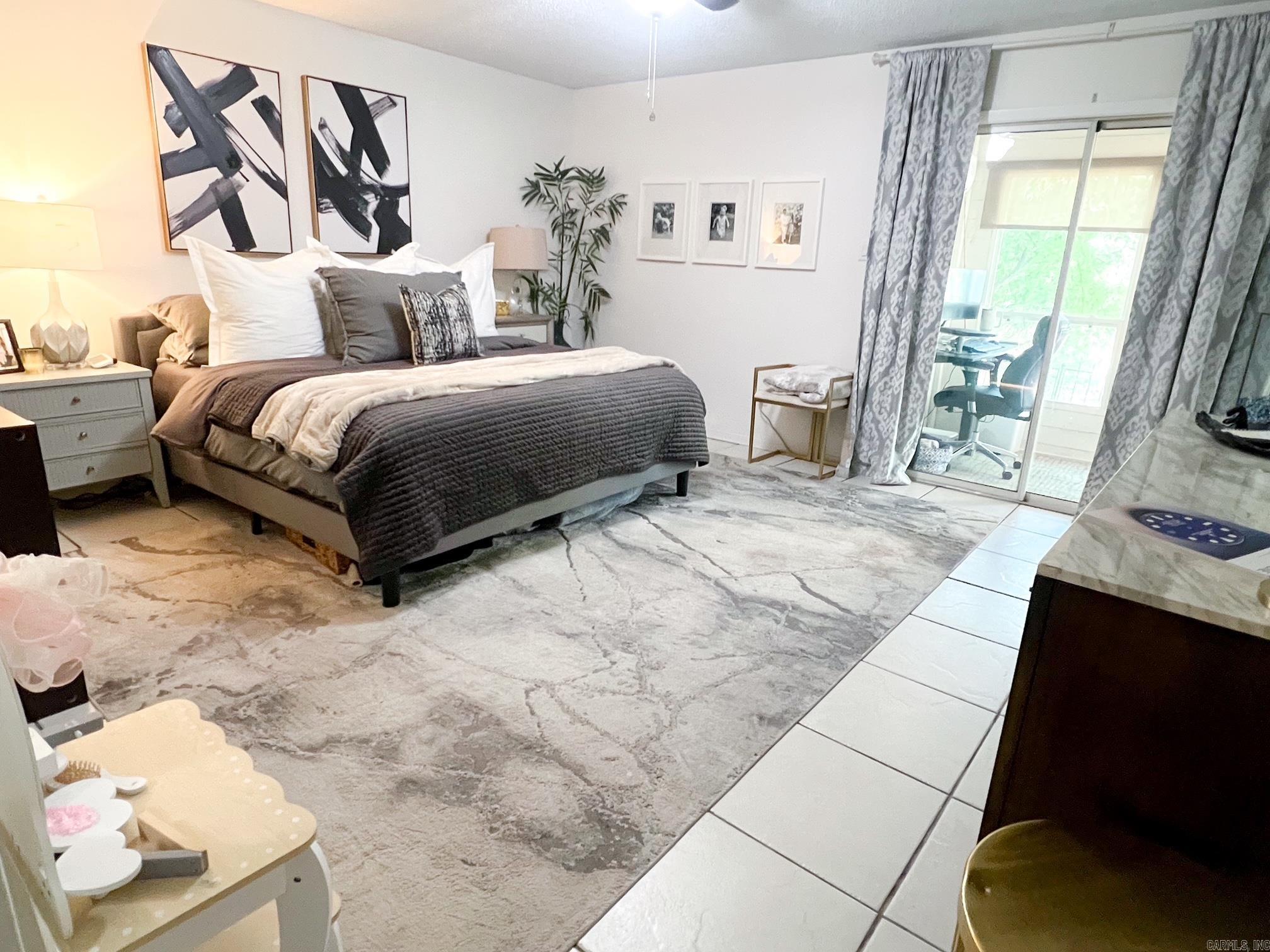 WESTPORT BAY TOWN HOUSE - Residential