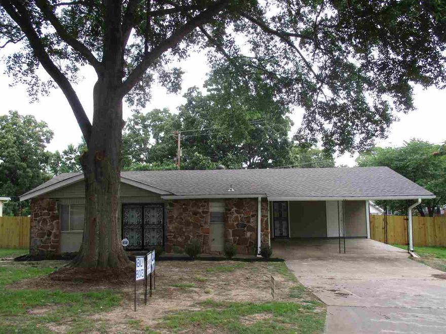 This beautiful 3bd-2ba-2ca home in Sherwood has been completely renovated! The home has new paint on the interior-exterior and updated landscaping providing a welcoming curb-appeal. Your new home features gorgeous wood vinyl flooring throughout the main areas and plush new carpet in the bedrooms. We have updated the AC system and water heater to insure you are comfortable in the heat of the summer and provide efficiency. Your new kitchen has refinished white cabinets with new modern countertops.