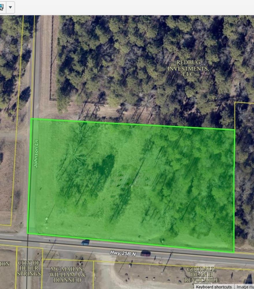 Acreage has a lot of potential located near Greers Ferry Lake, Heber Springs Municipal Airport and close to all city services