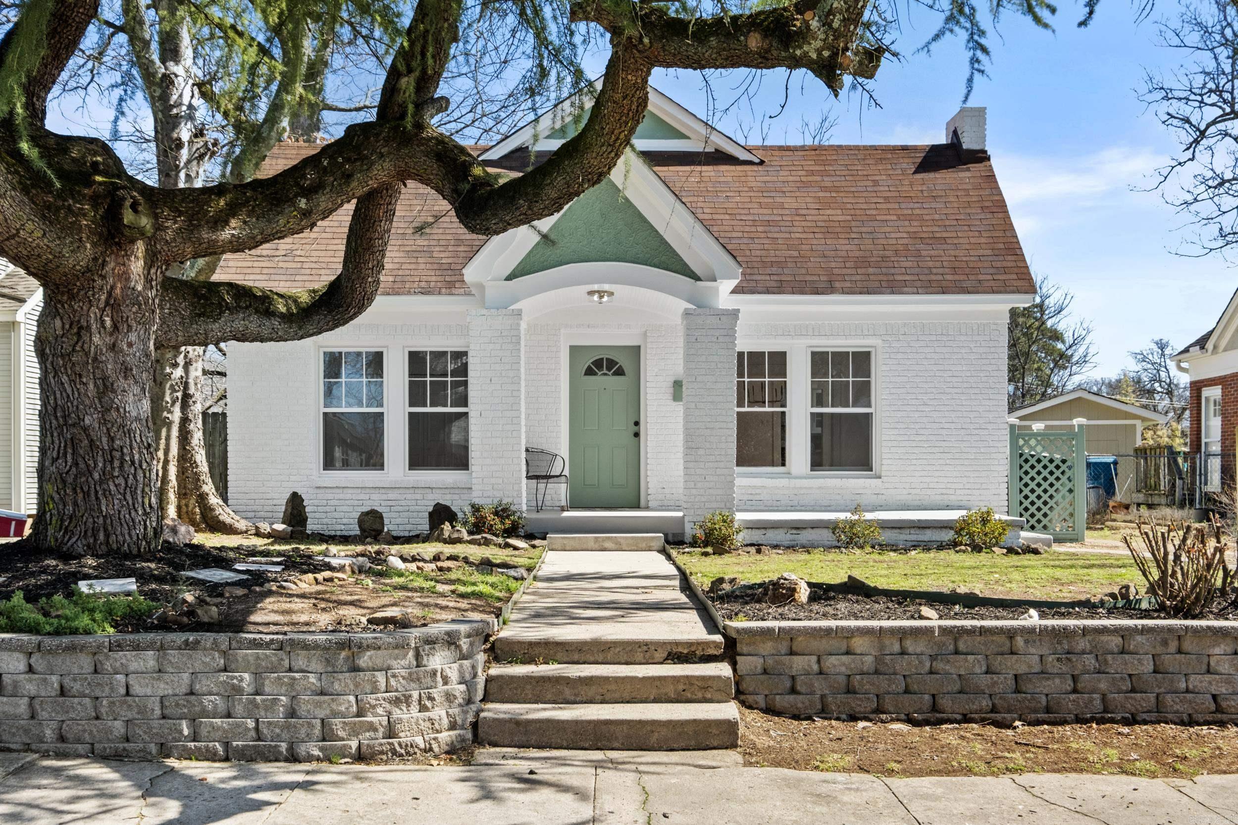 Welcome to 505 Booker St, Little Rockāa charming 2-bed, 1-bath gem built in 1929, blending vintage vibes with modern comfort! Nestled in the lively Stifft Station neighborhood, this 1,275 sq ft beauty boasts original hardwoods, a cozy front porch, and a layout perfect for easy living. Just steps from community gardens and tasty eateries, itās your slice of Little Rock charm. Priced to sellādonāt miss out! Agents see remarks!