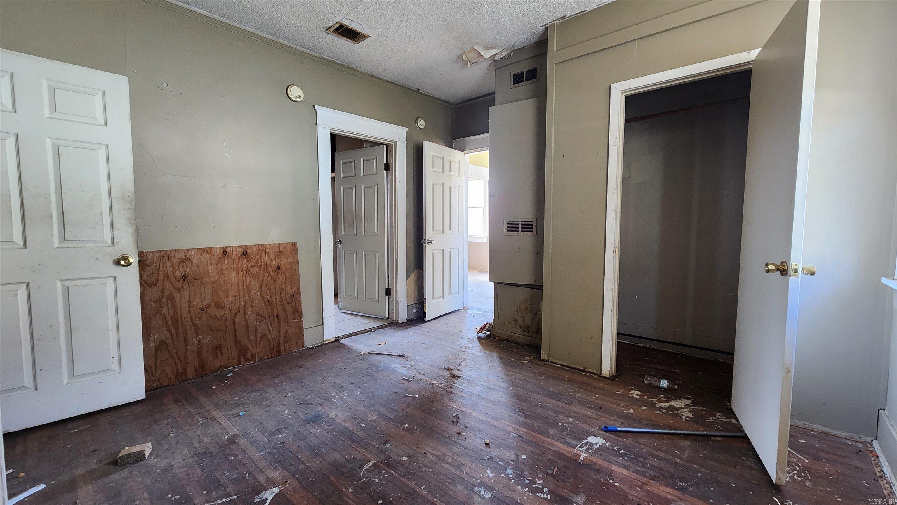 CHESTERFIELD SQUARE - Residential