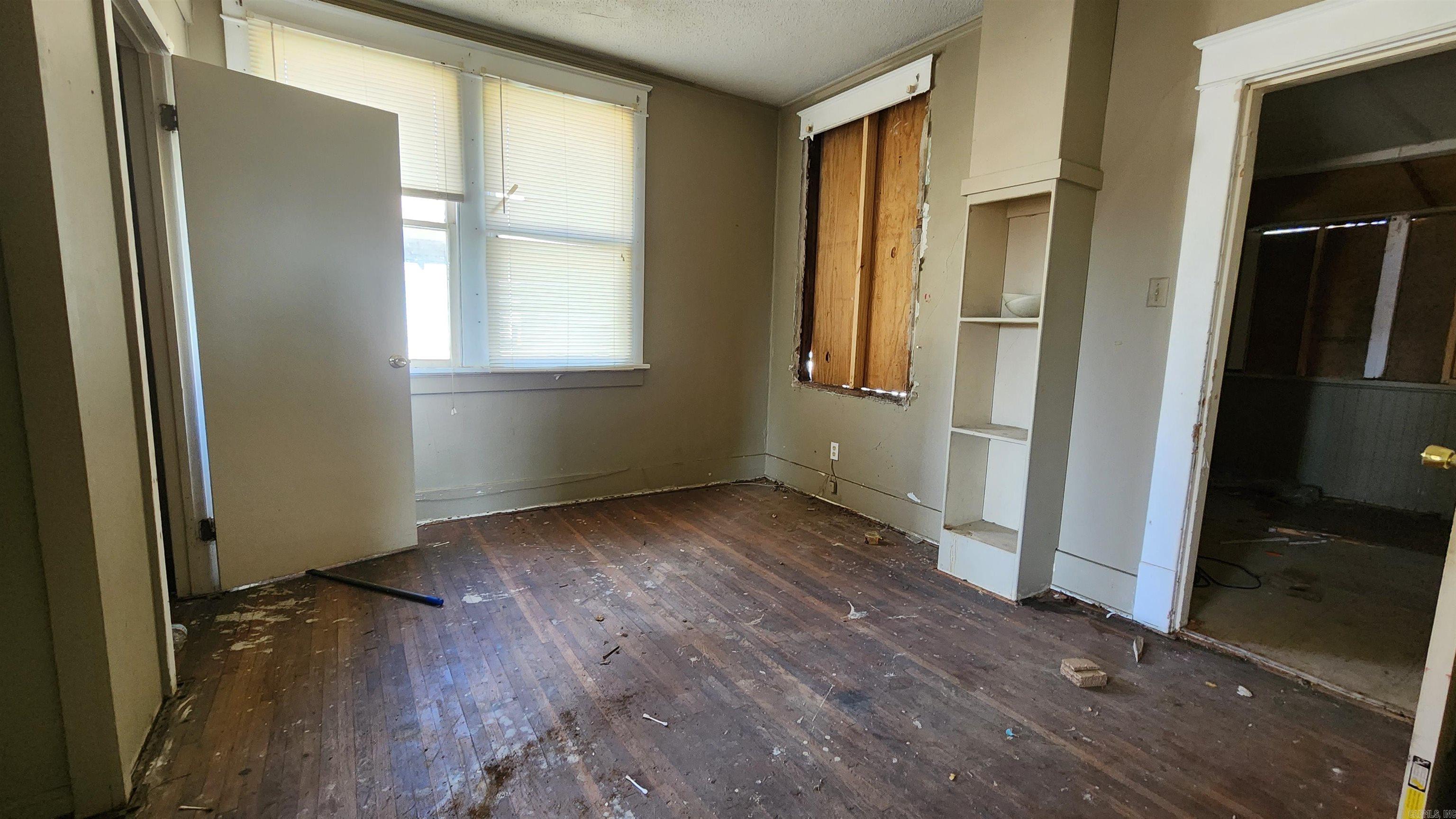 CHESTERFIELD SQUARE - Residential