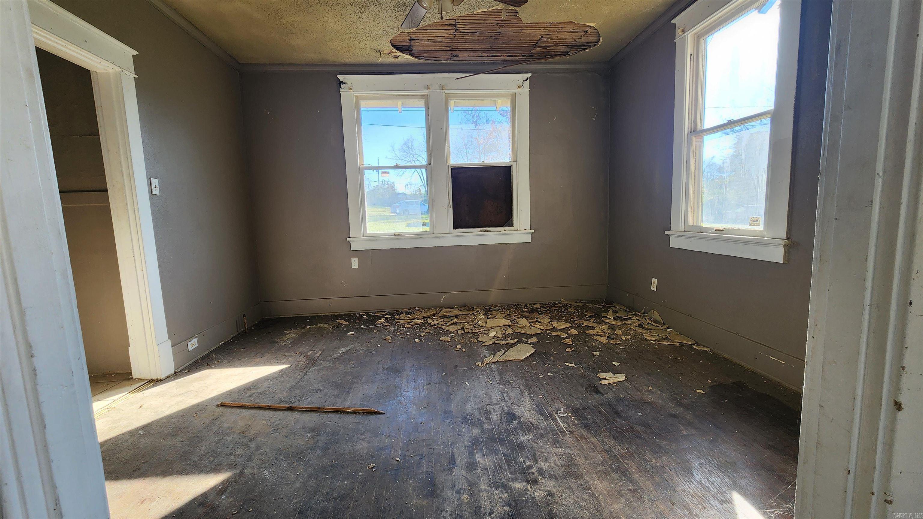 CHESTERFIELD SQUARE - Residential