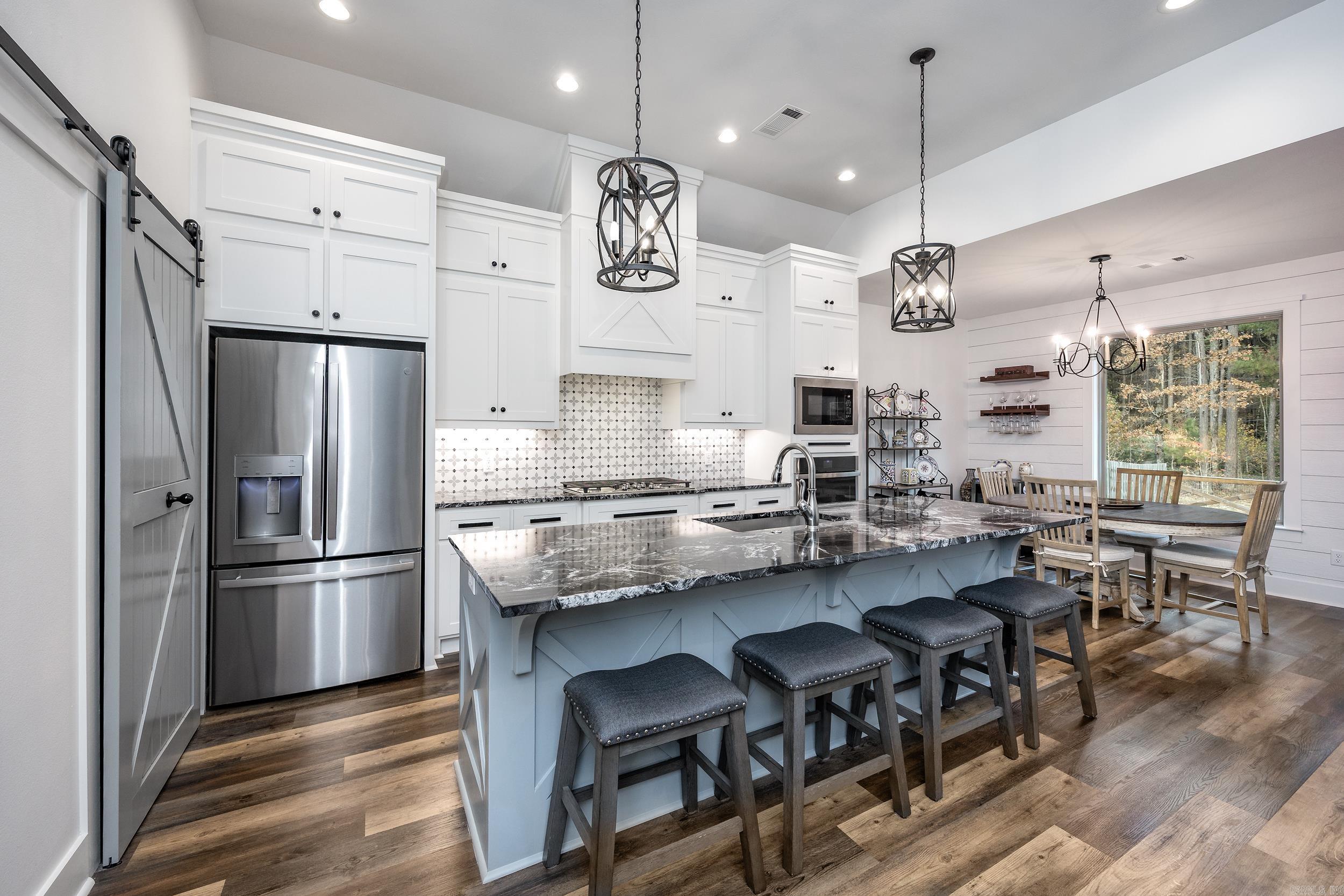 CREEKSIDE - Residential