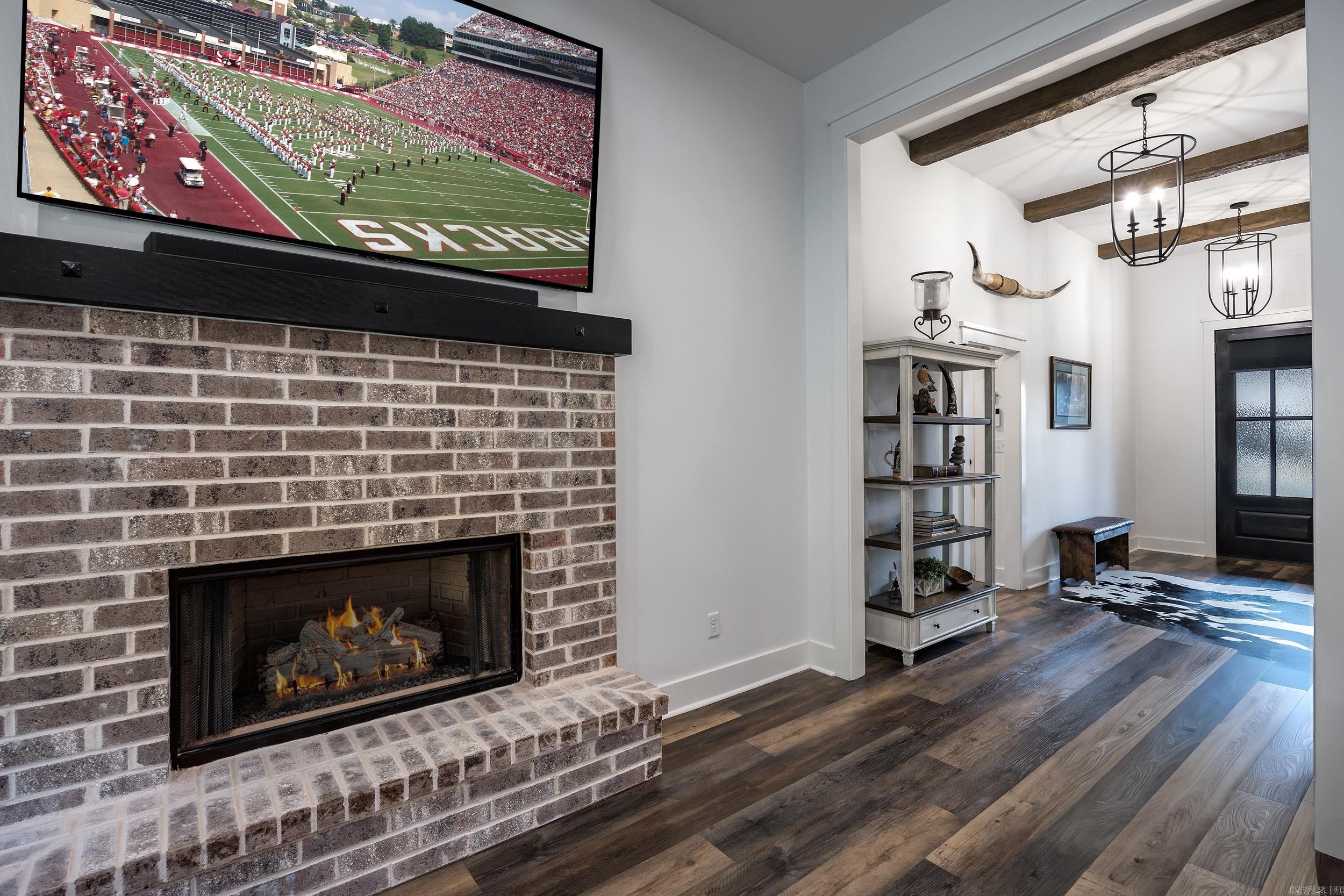 CREEKSIDE - Residential