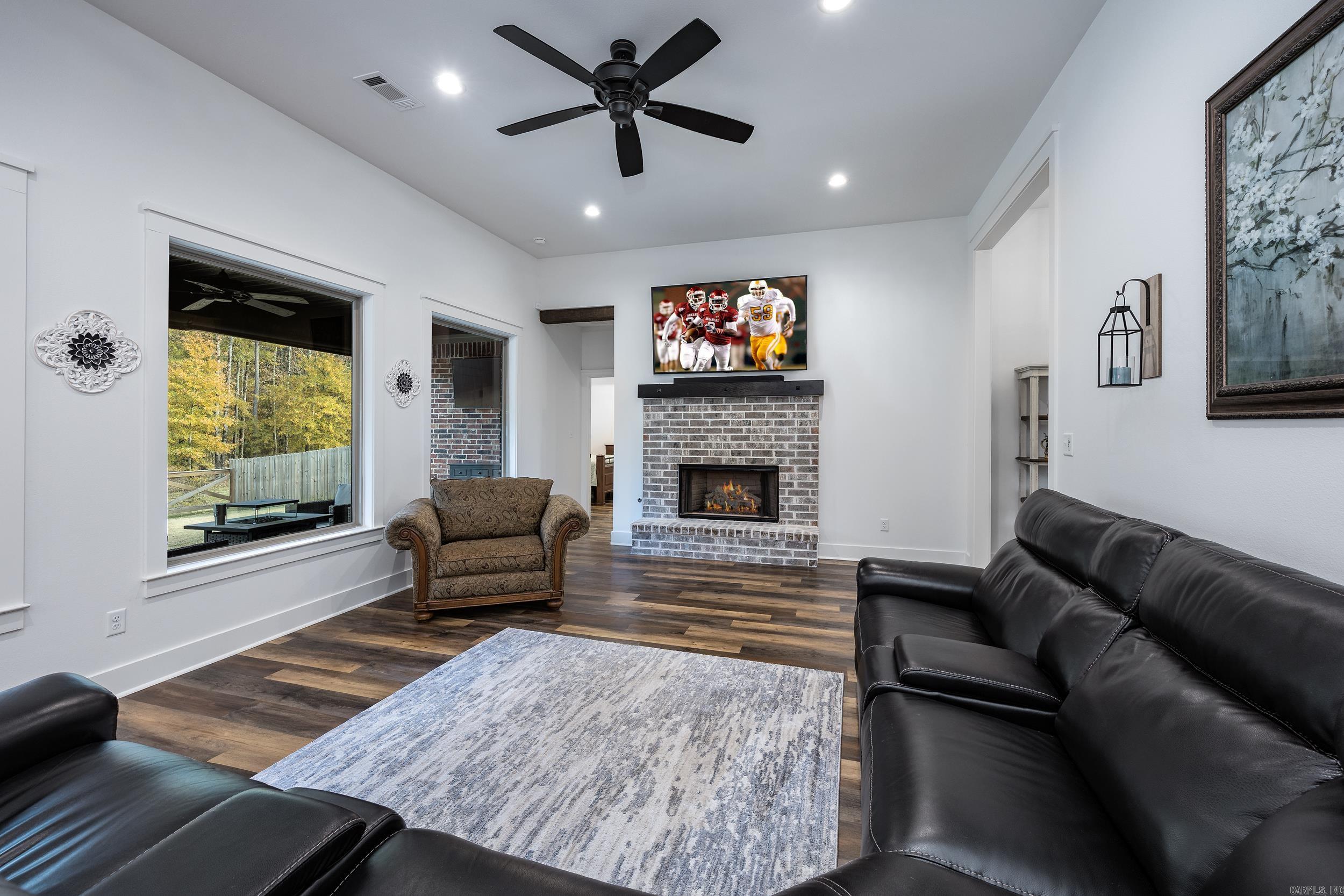 CREEKSIDE - Residential