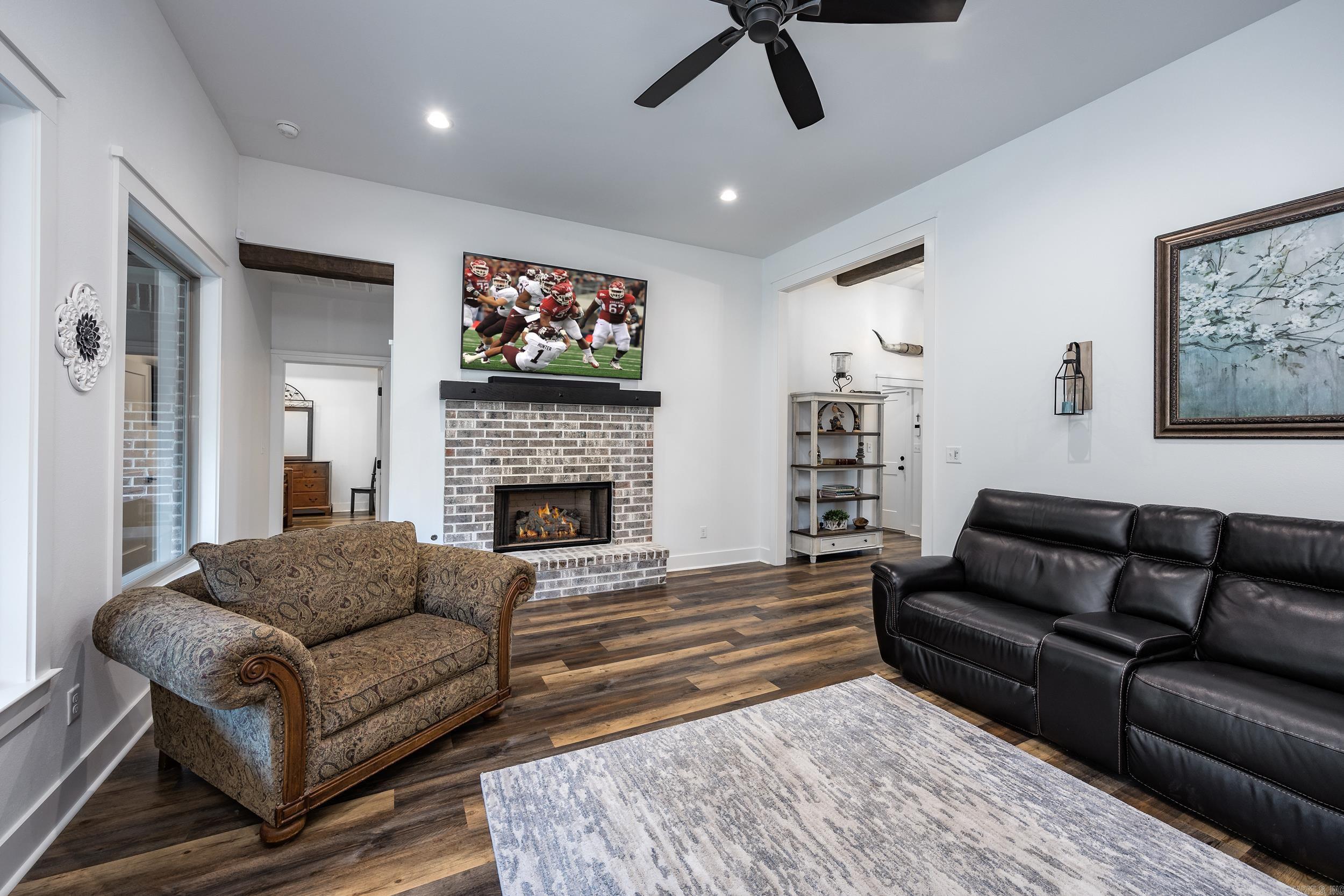 CREEKSIDE - Residential