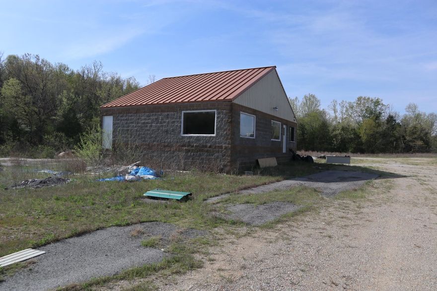 COMMERCIAL BUILDING & LAND WITH US HWY FRONTAGE FOR SALE NEAR SALEM, AR.  Property is located on US Hwy. 62/412 E. near Salem, Arkansas.  3 acres with hwy. frontage. Approximately 1,200 sq. ft. commercial building. Great location with high traffic volume. Endless possibilites are available with this property.