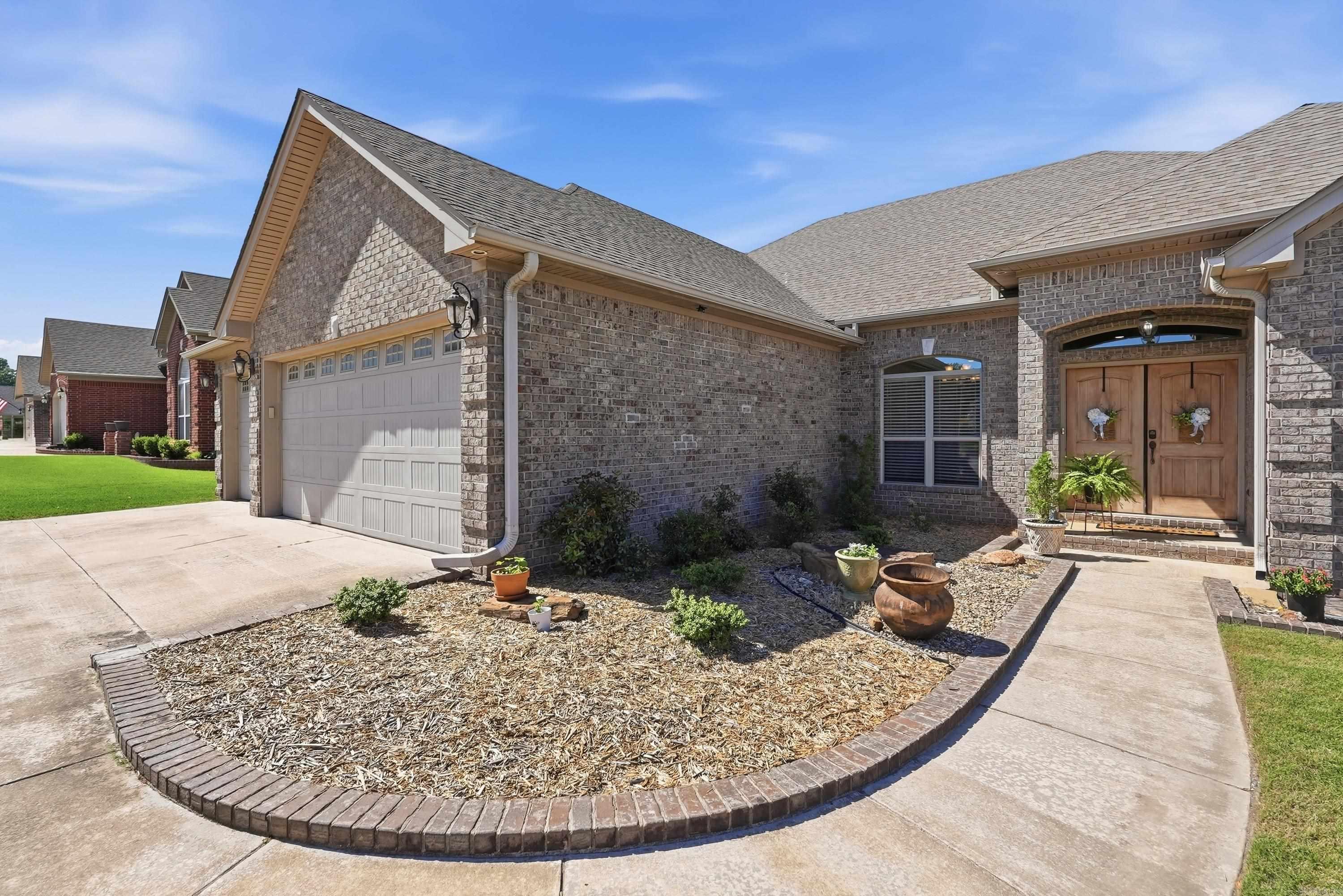 MILLERS CROSSING - Residential