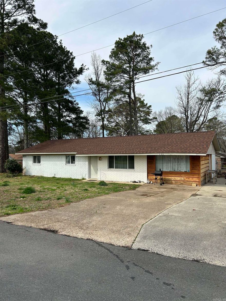Cute 3 BR, 1 BA remodeled home on an oversized, corner lot in the heart of Glenwood. Features a combination living/dining with a large kitchen and laundry room with a bonus room just off of the living area. Includes an outdoor storage building. Just minutes to downtown and just a short drive to the golf course and the Caddo River.