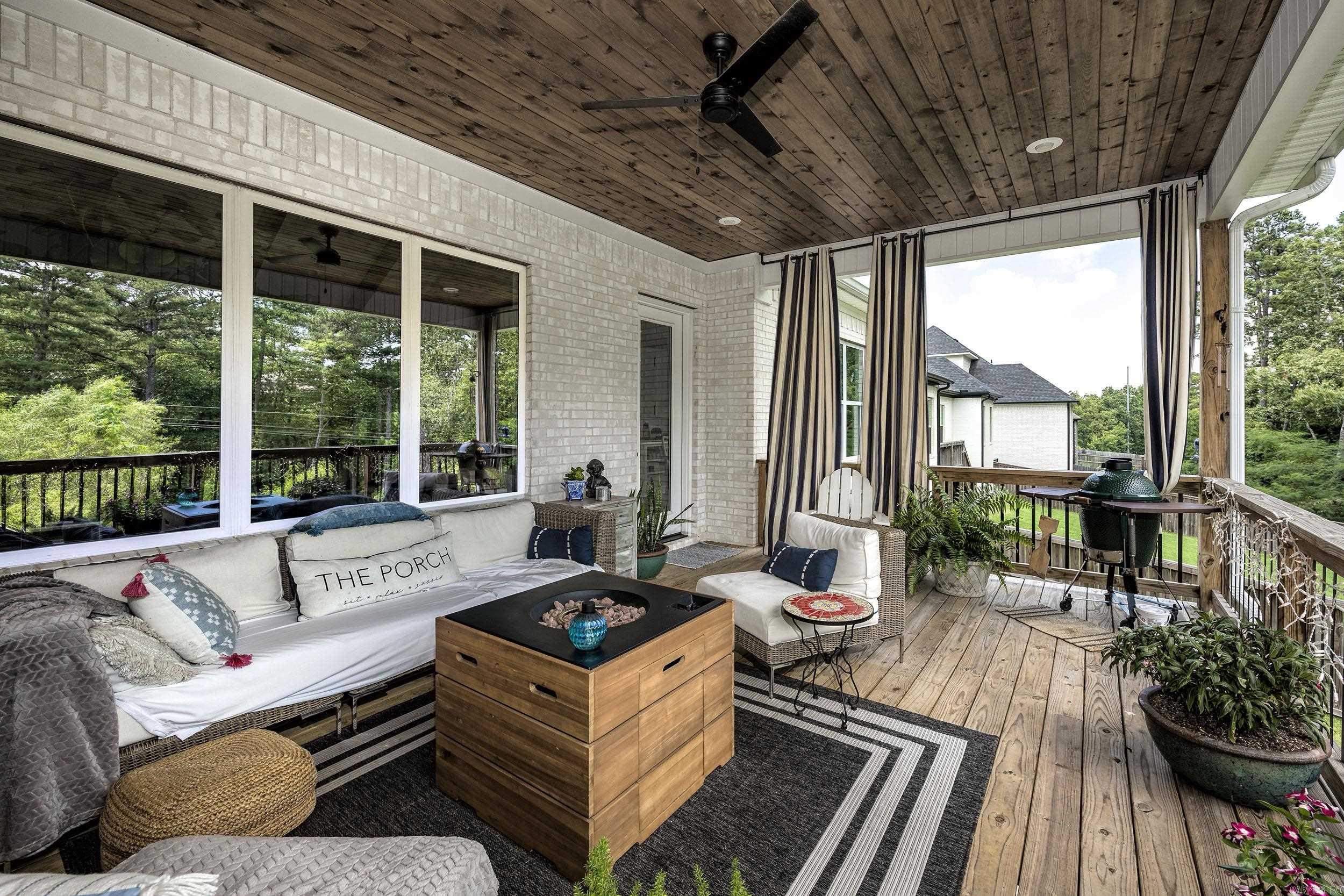 CHENAL VALLEY "CAUREL COURT" - Residential