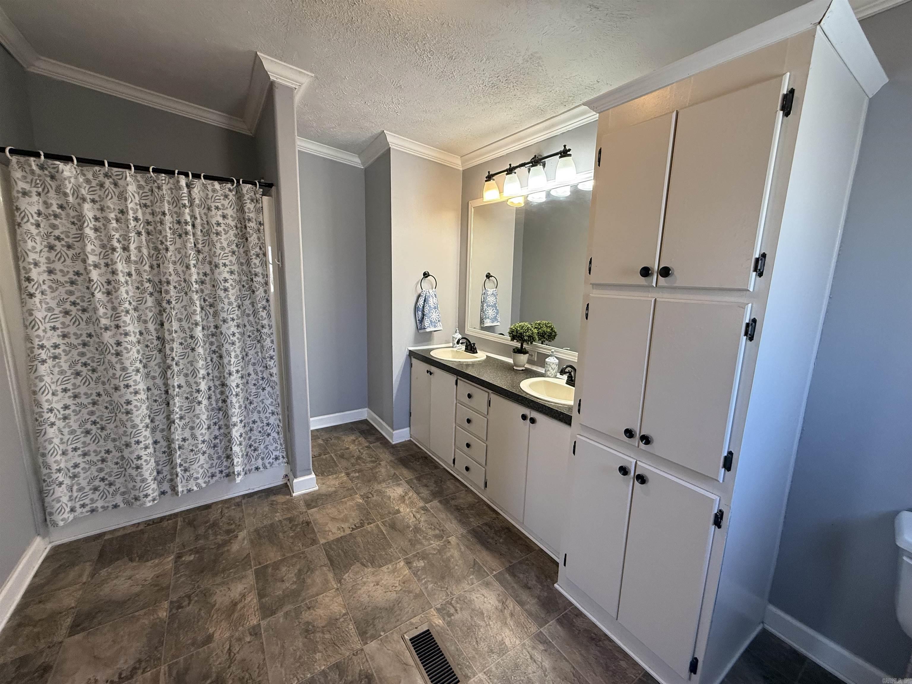 JOHN FINLEY SUBD - Residential