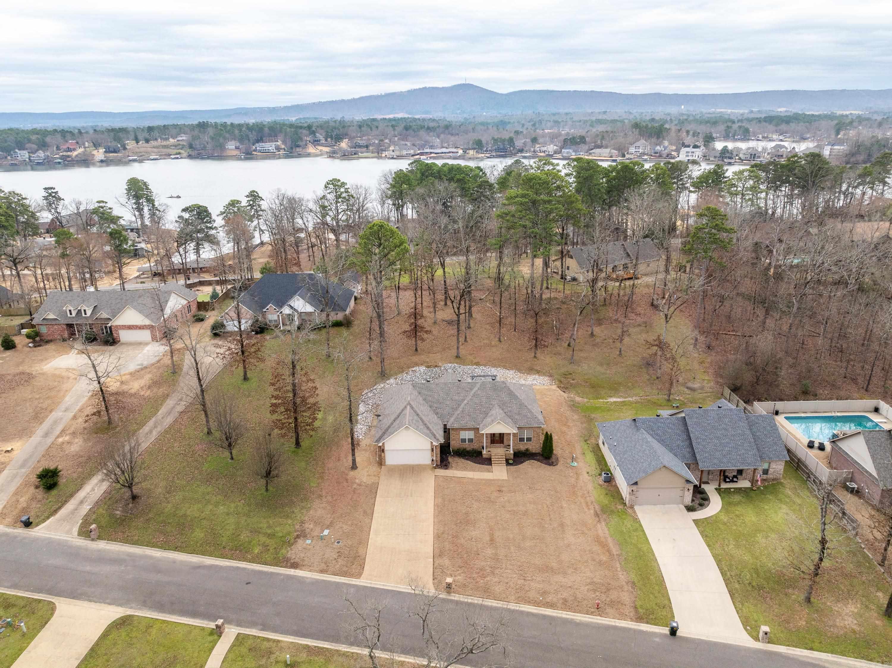 LAKEVIEW - Residential
