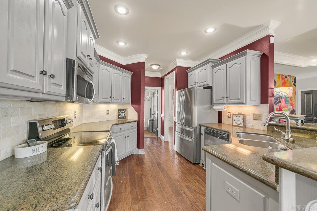 SHADOW CREEK - Residential