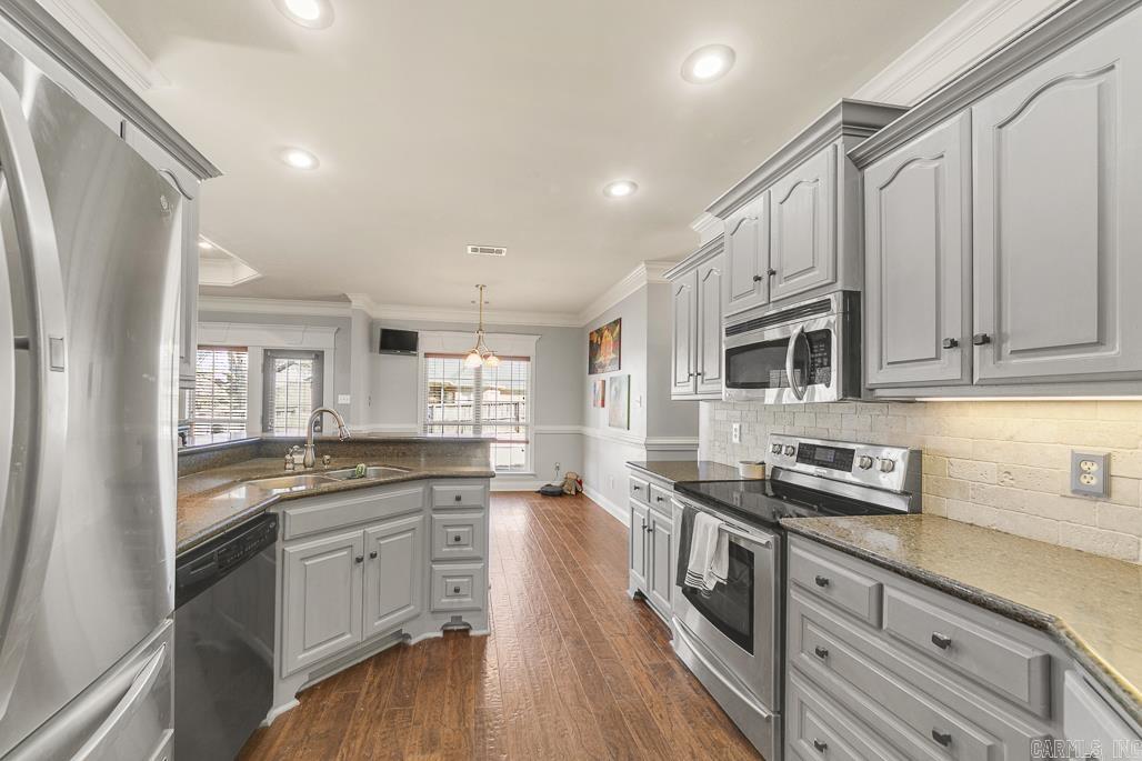 SHADOW CREEK - Residential