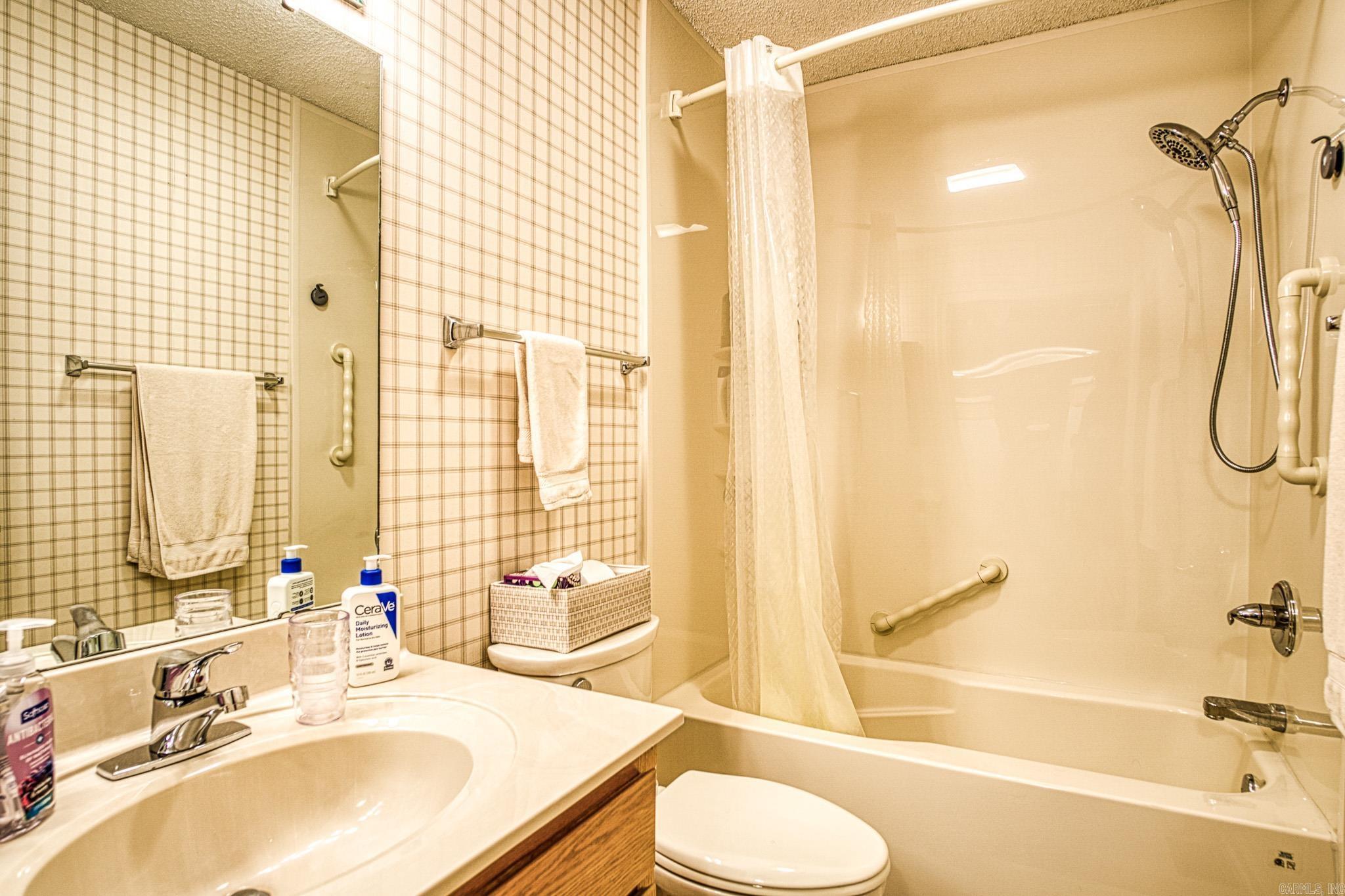 LANZA COURTS - Residential