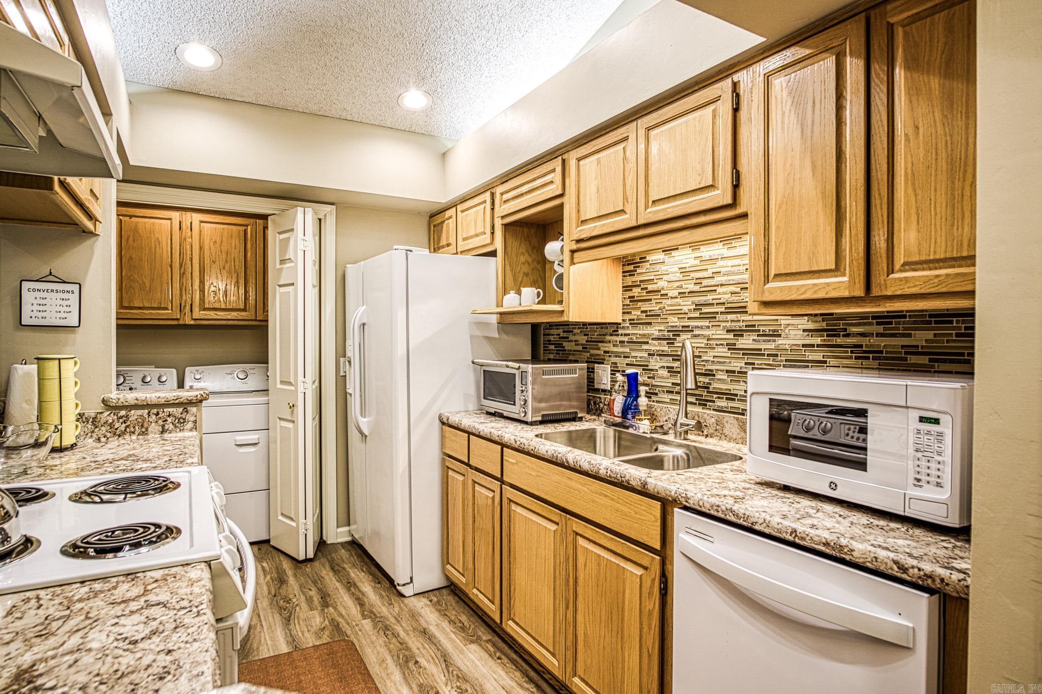 LANZA COURTS - Residential