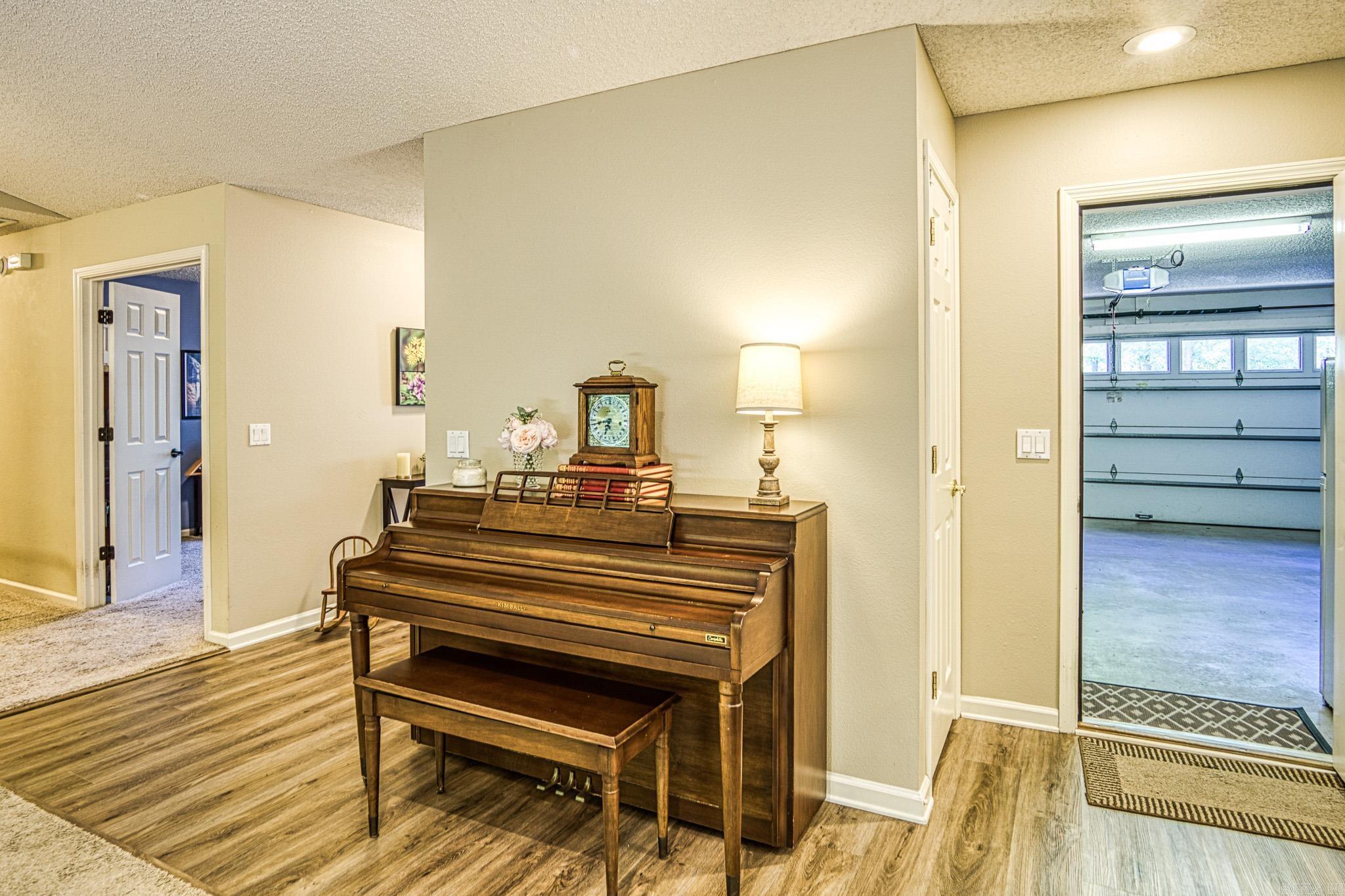 LANZA COURTS - Residential