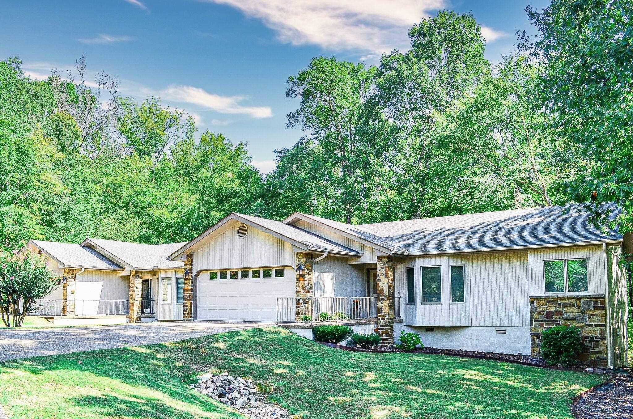 LANZA COURTS - Residential