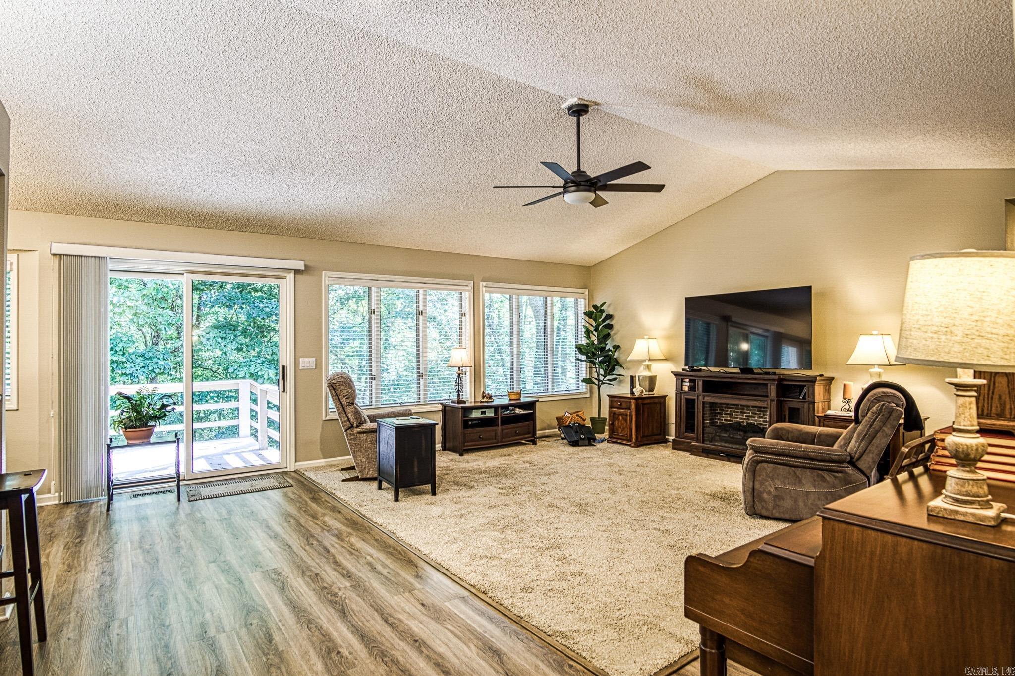 LANZA COURTS - Residential