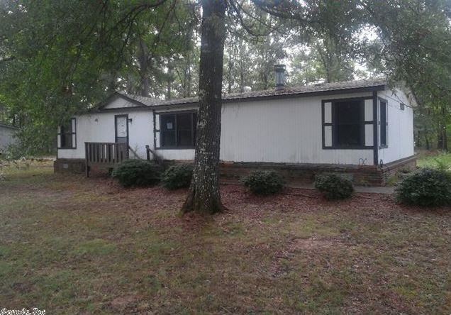 3br/2ba home on large over 1/2 acre lot. Kitchen/Dining combo with breakfast bar. Nice sized living room with fireplace. For information on bidding, Earnest Money procedures and more, visit: www.HUDHomestore.com .