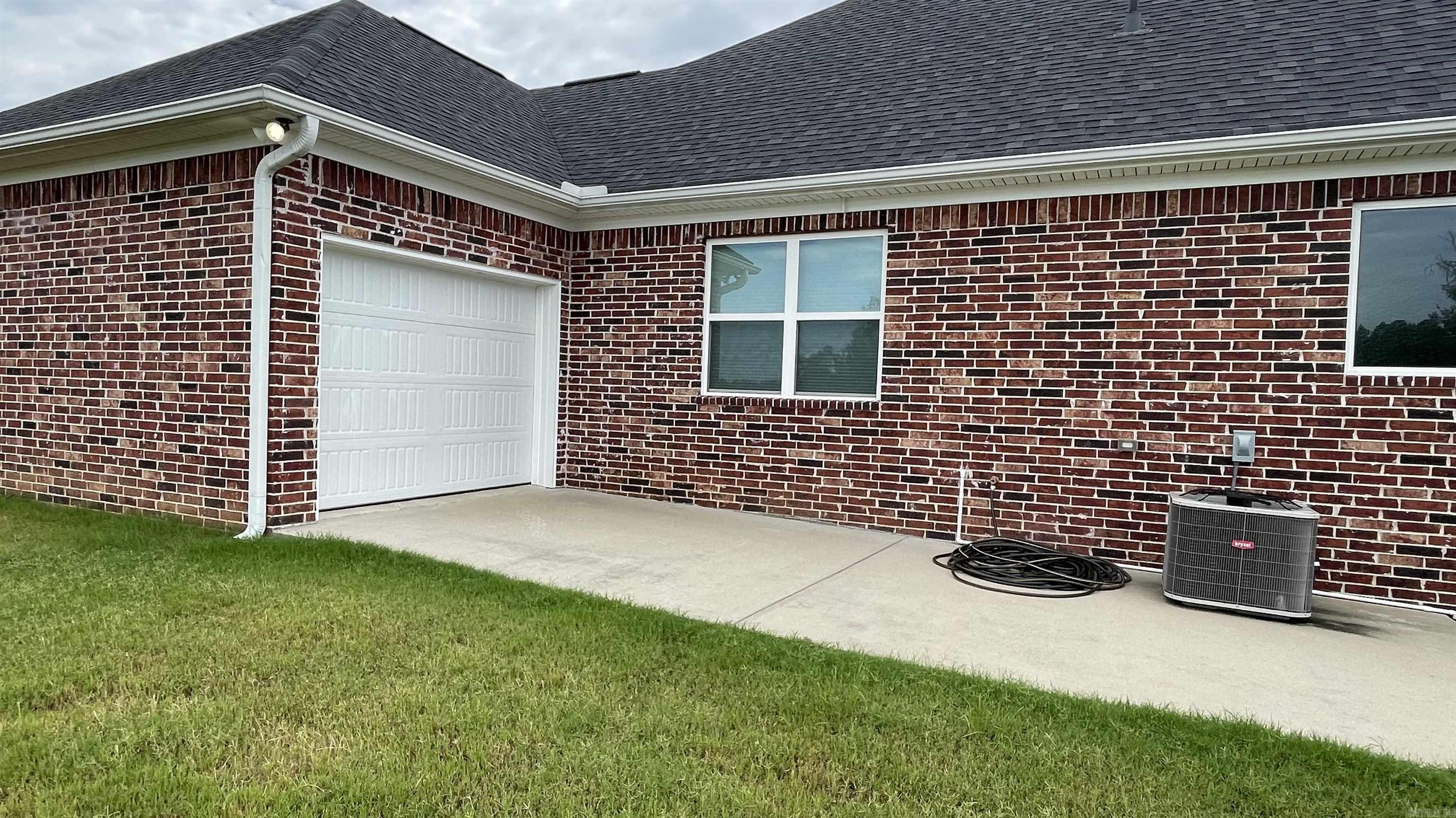 KENTUCKY HILLS - Residential