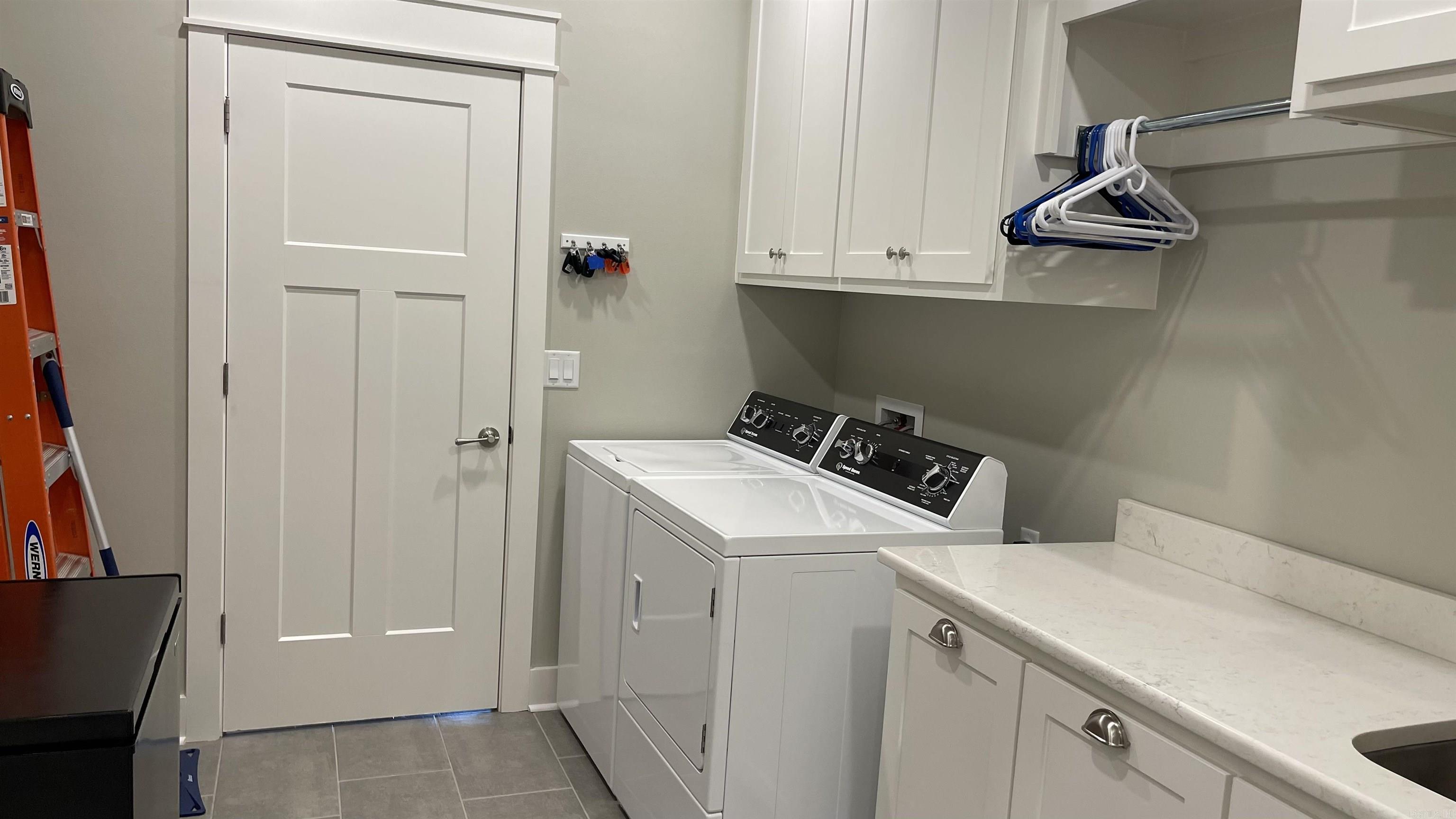 KENTUCKY HILLS - Residential