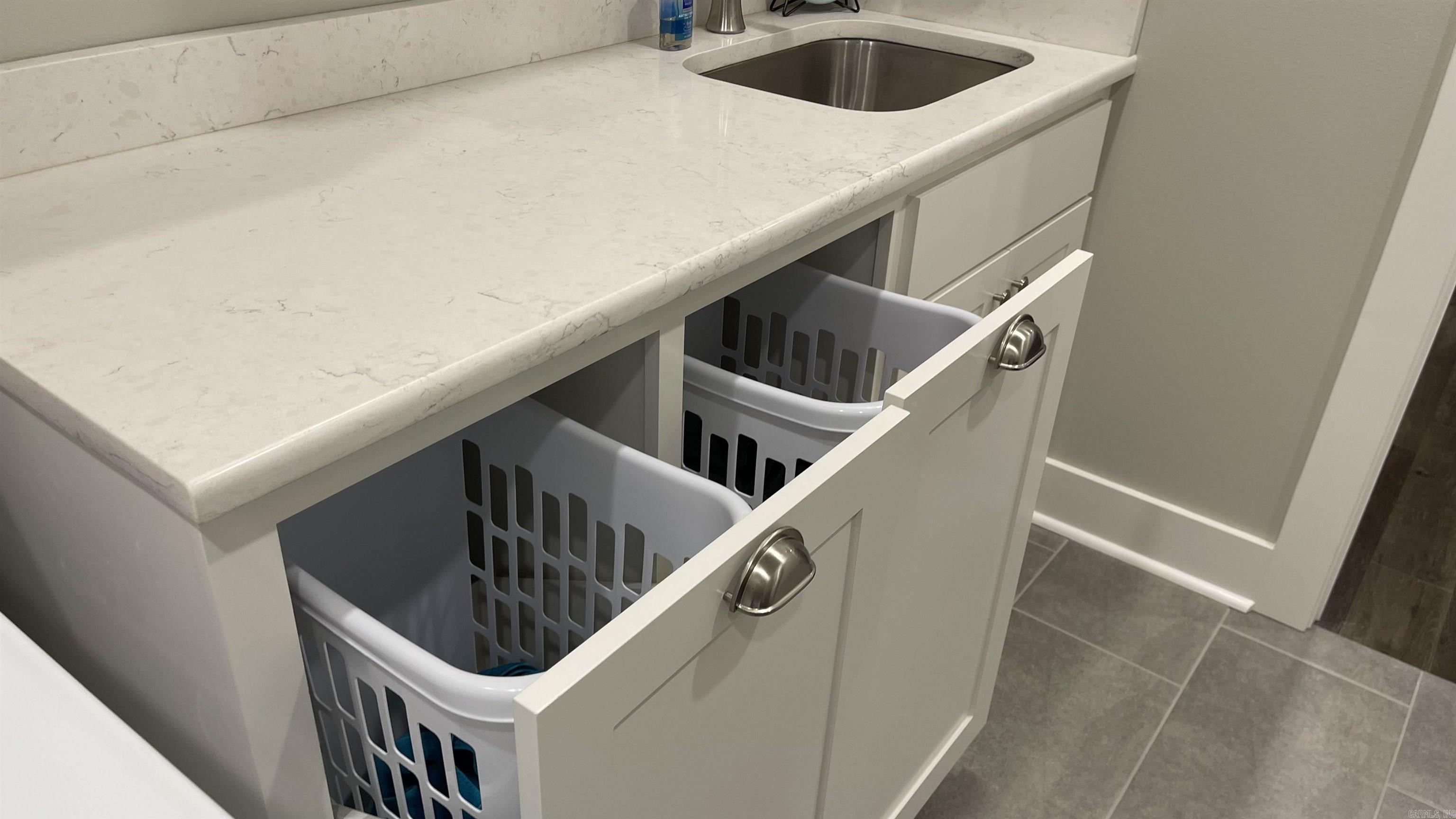 KENTUCKY HILLS - Residential