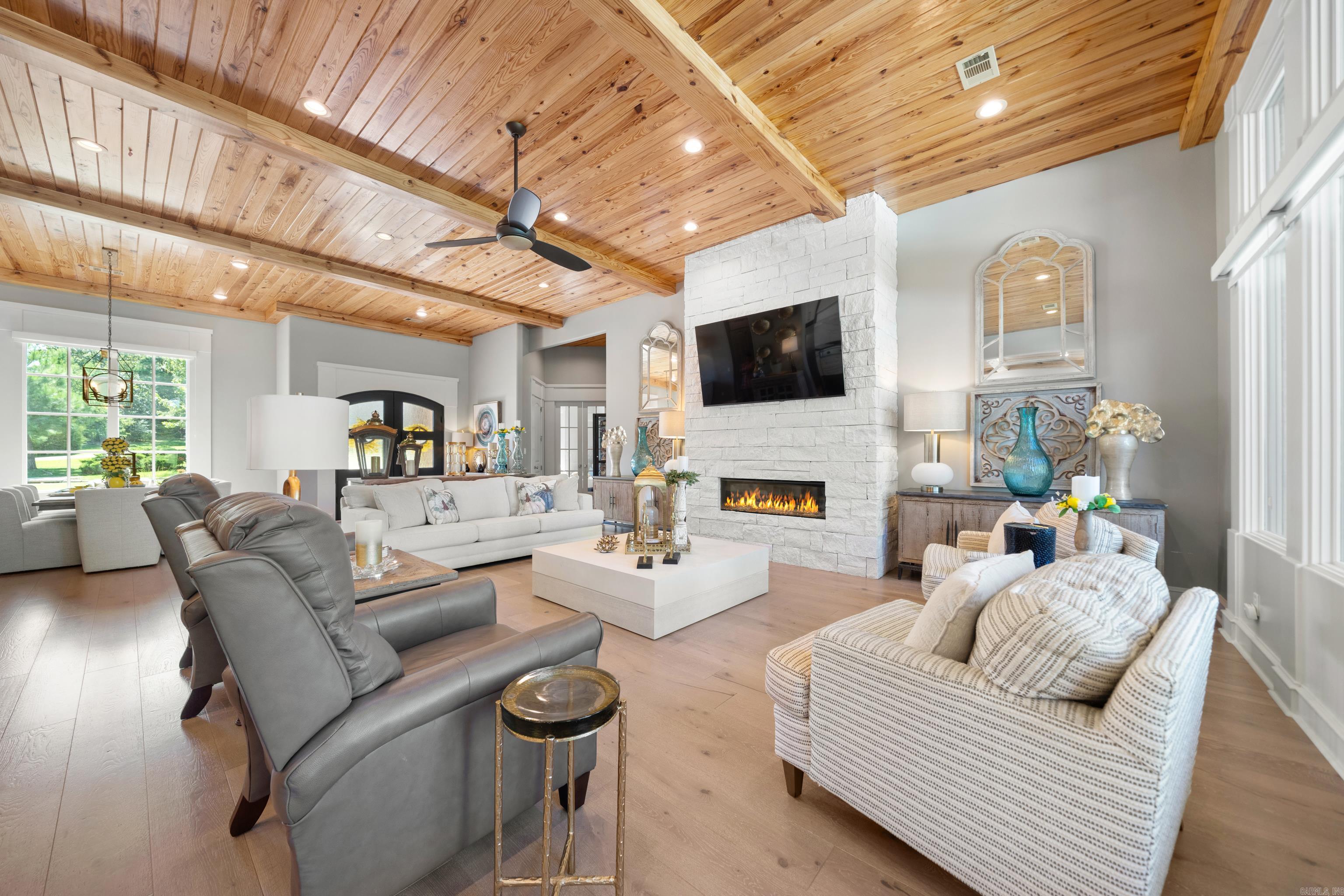 ARLINGTON PARK - Residential
