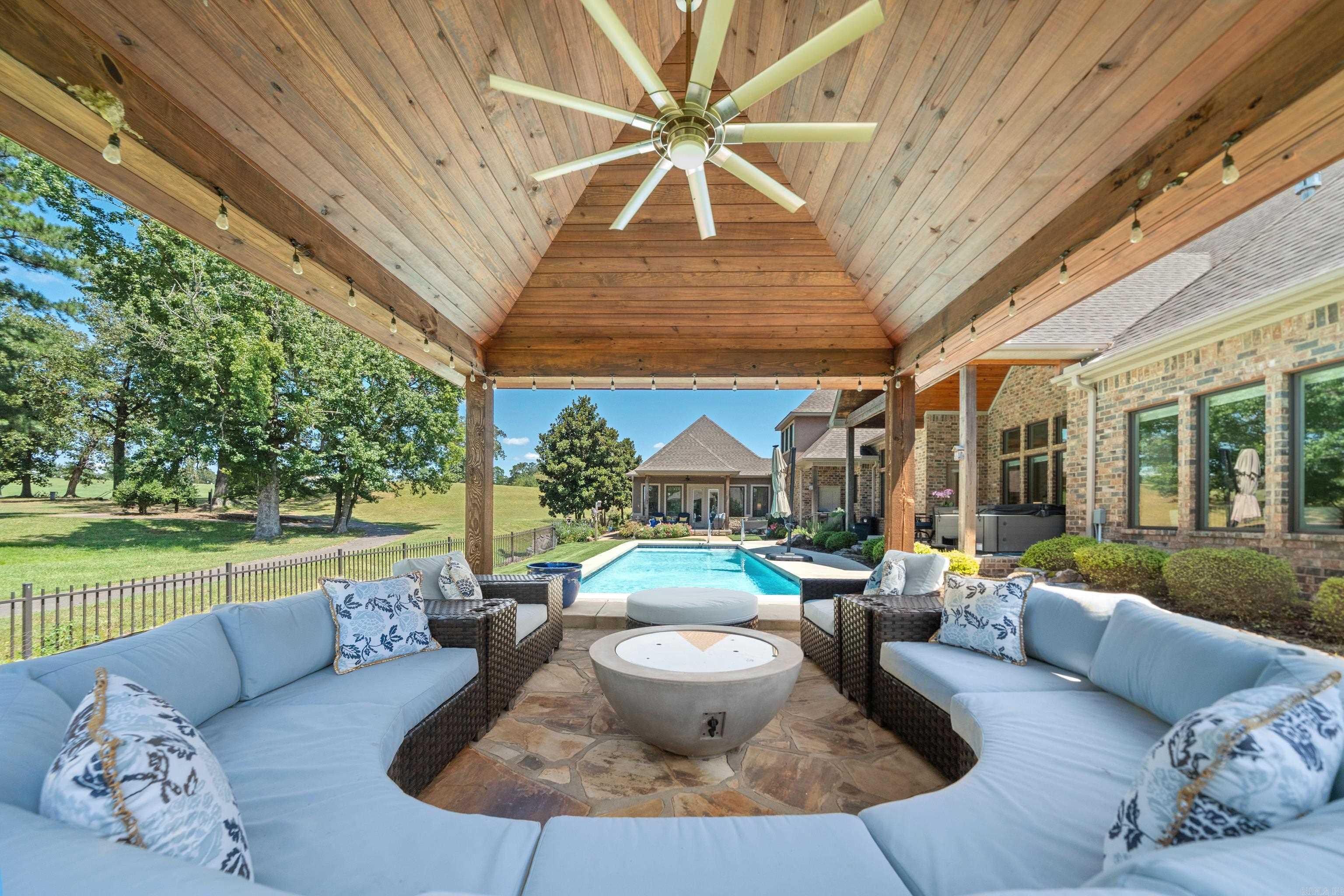ARLINGTON PARK - Residential