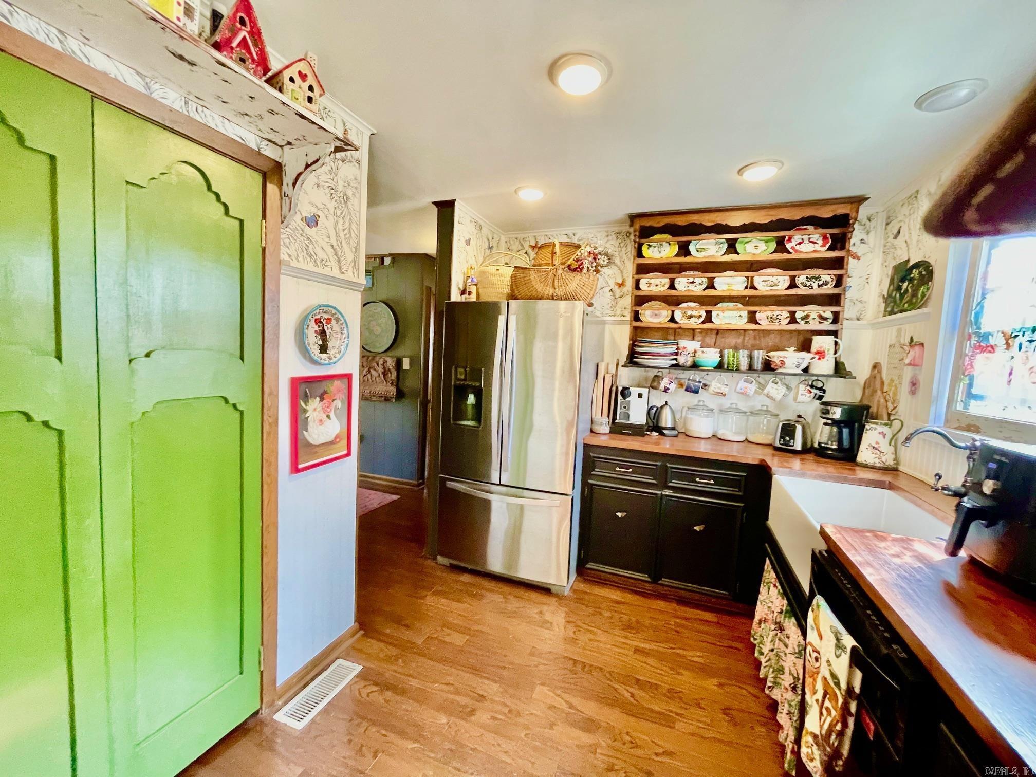 WESTERN OAKS - Residential