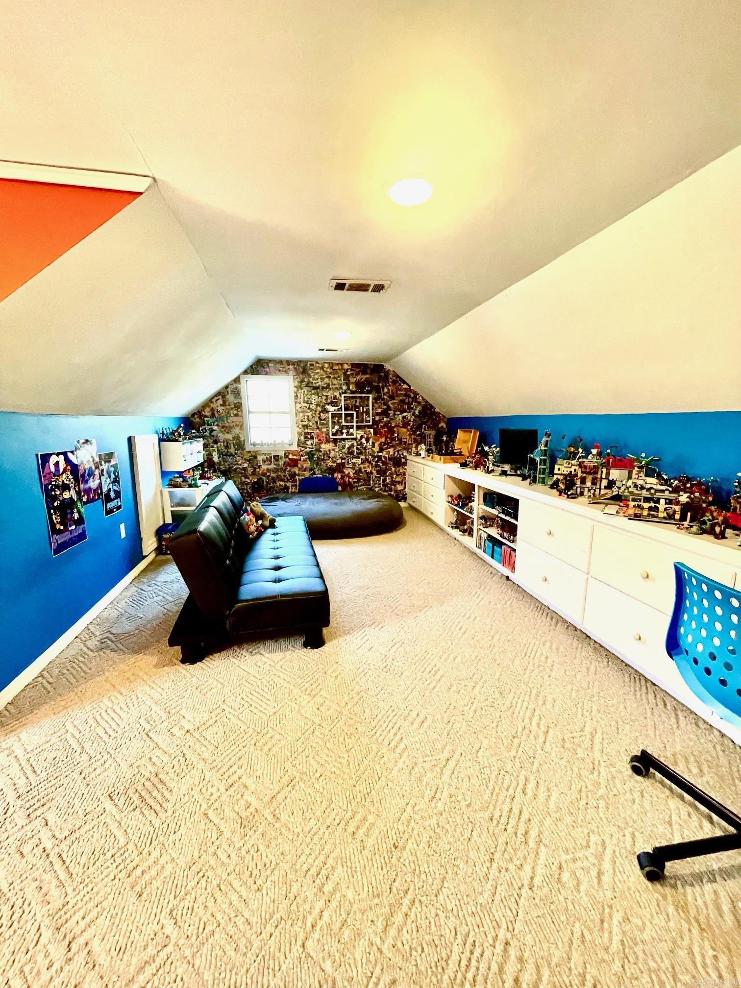 WESTERN OAKS - Residential