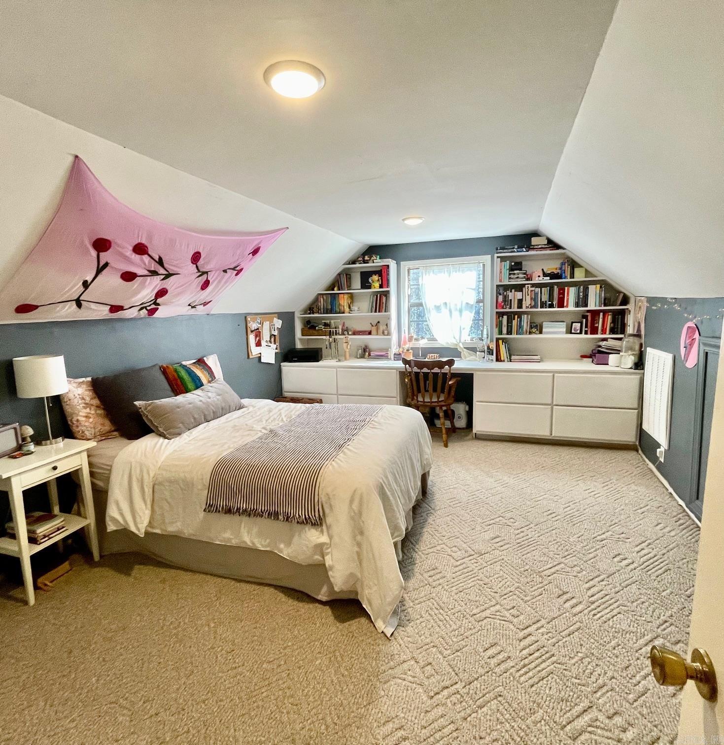 WESTERN OAKS - Residential