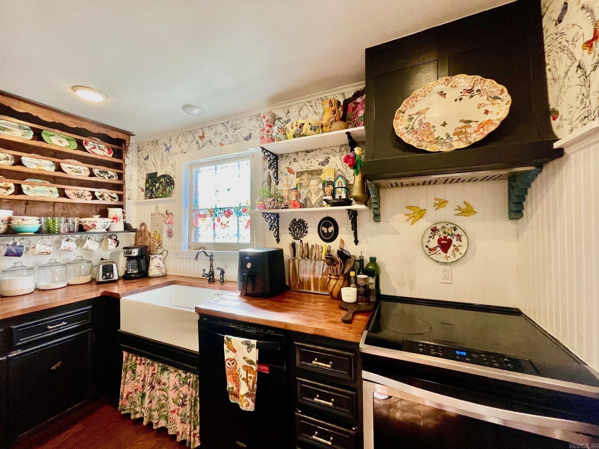 WESTERN OAKS - Residential